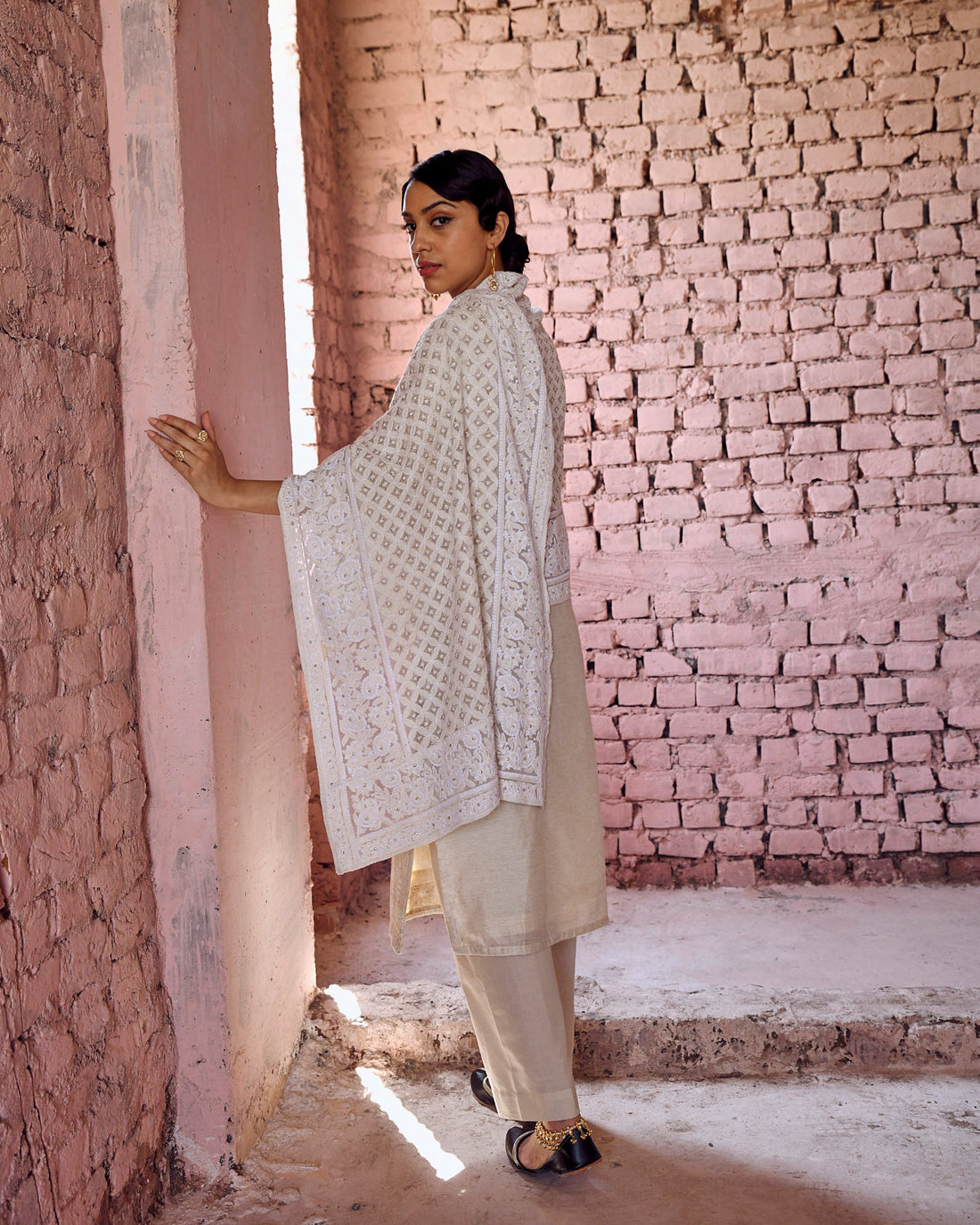 OFF-WHITE CHIKANKARI CHANDERI KURTA SET