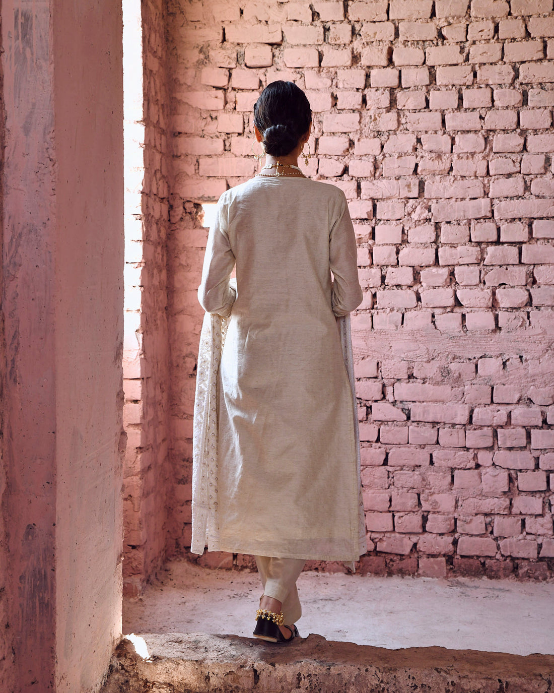 OFF-WHITE CHIKANKARI CHANDERI KURTA SET