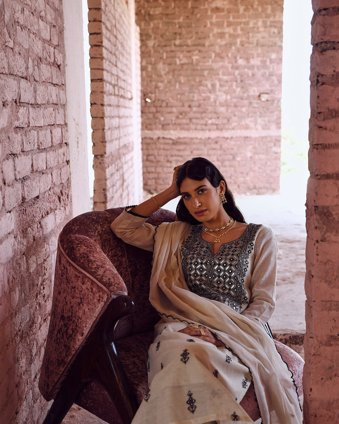 THREAD EMBROIDERED KURTA SET WITH KOTA DORIYA DUPATTA