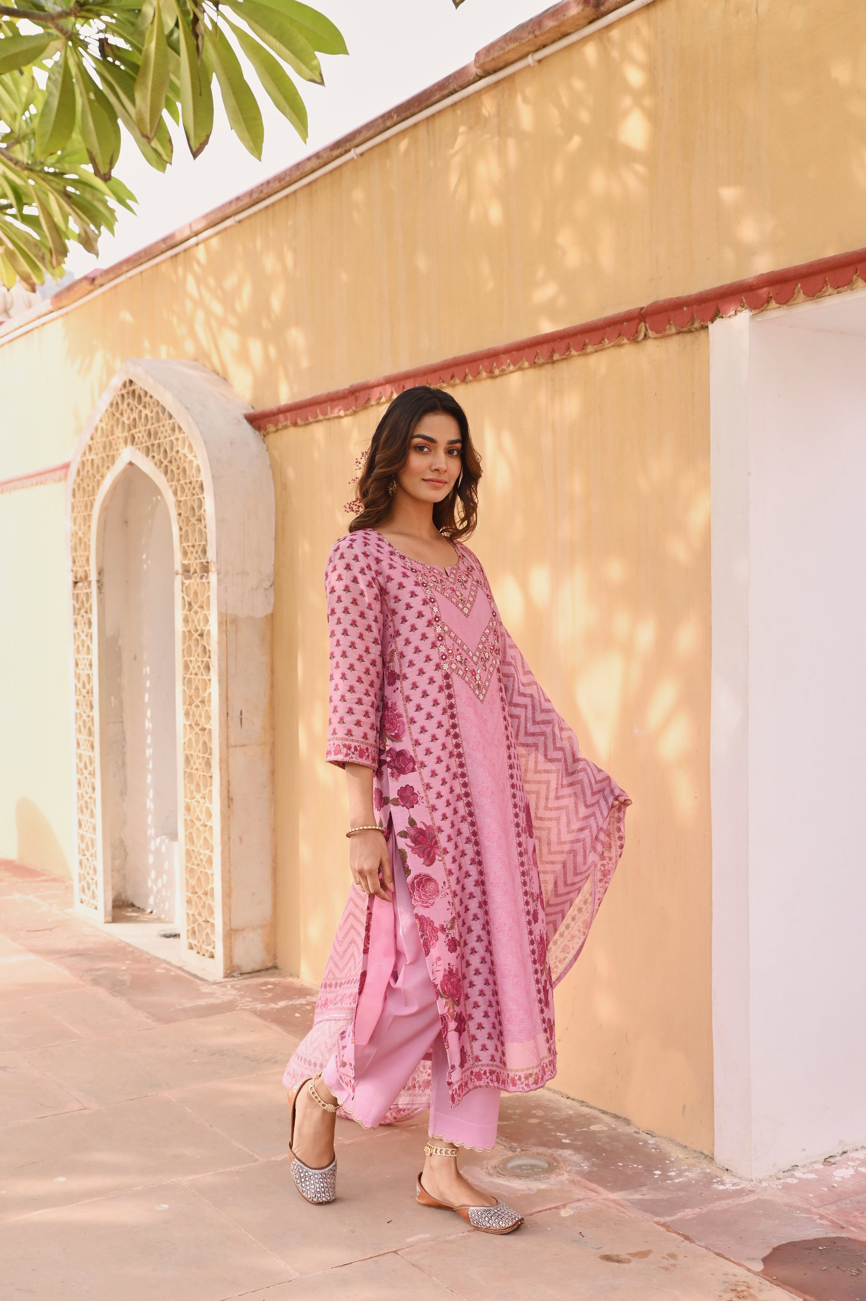 LILAC EMBROIDERED LINEN KURTA SET