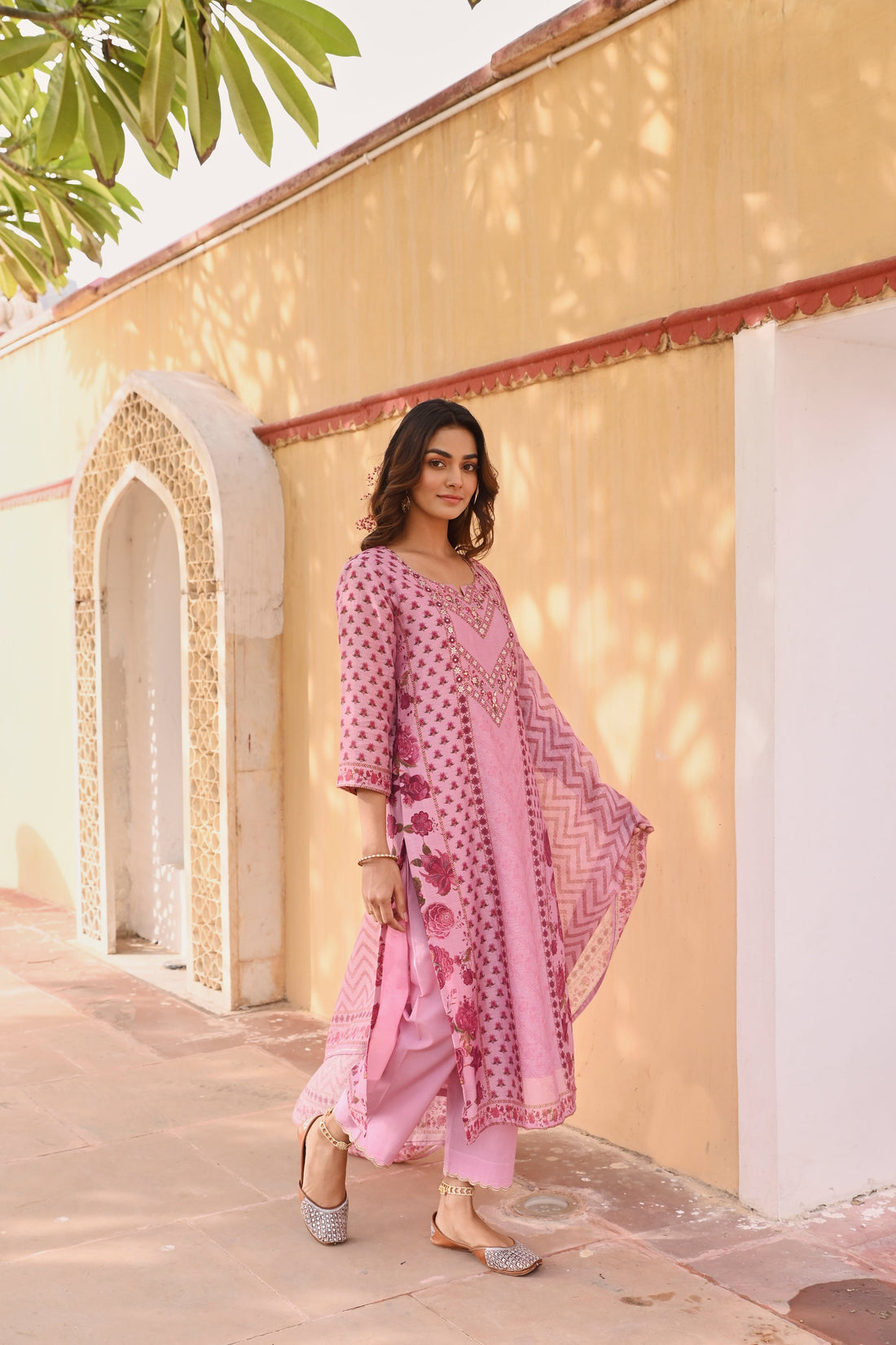 LILAC EMBROIDERED LINEN KURTA SET