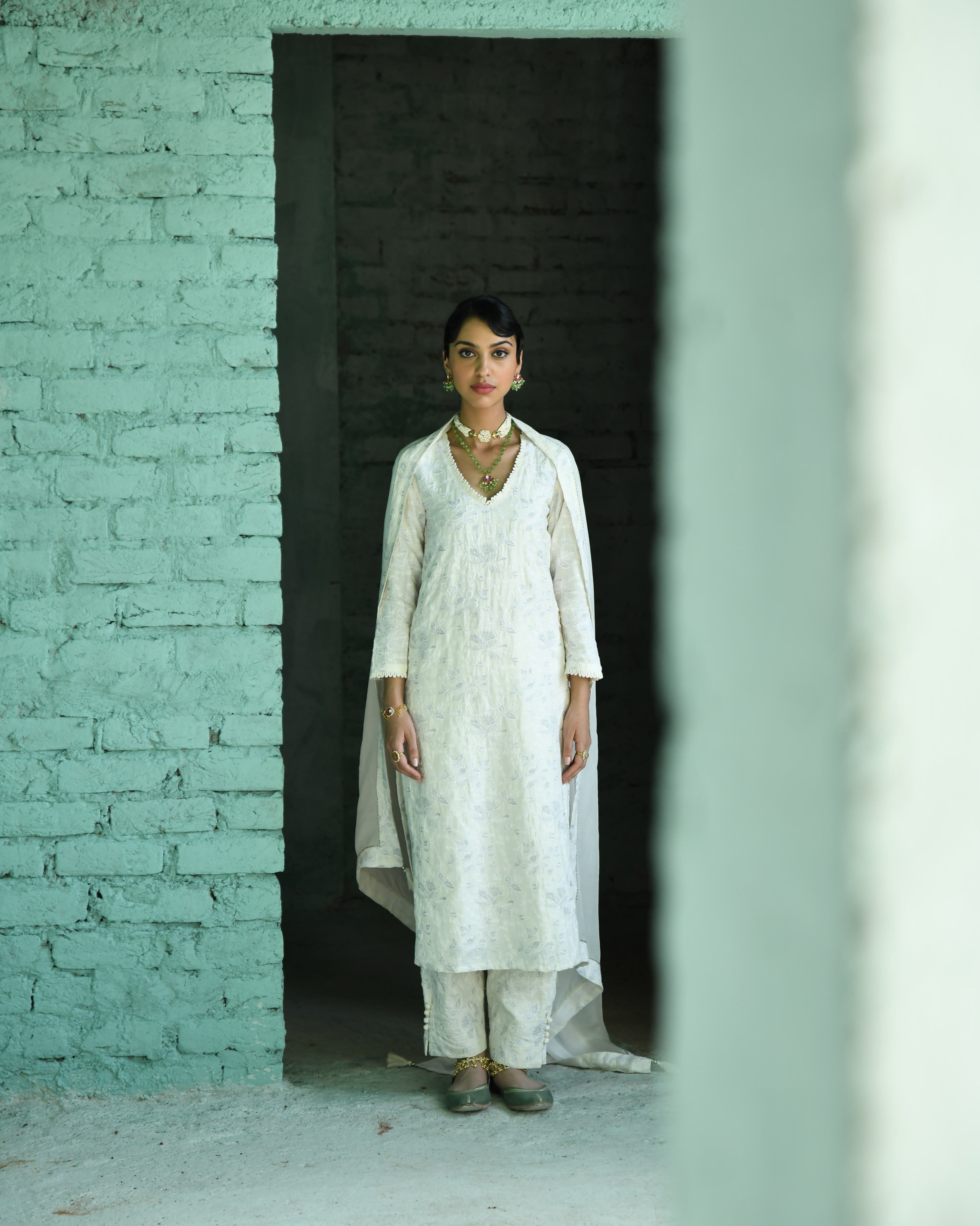 WHITE EMBROIDERED KURTA SET