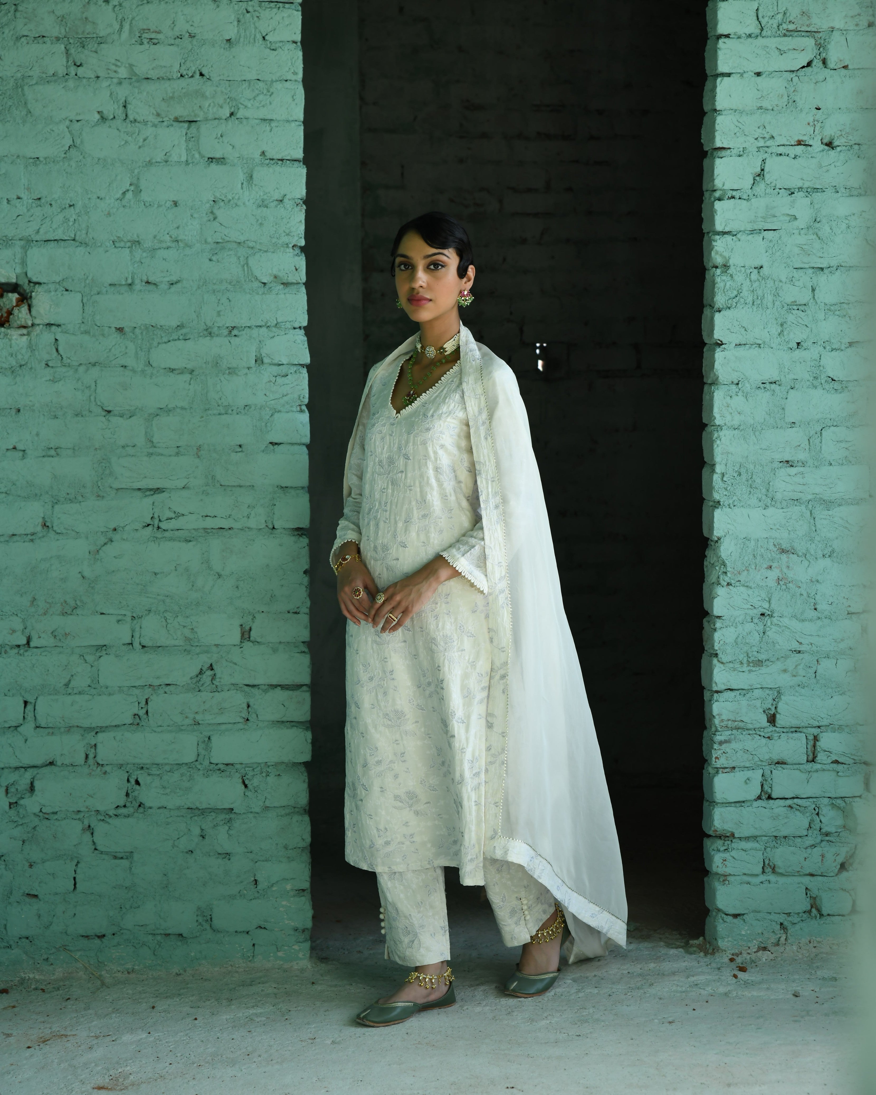 WHITE EMBROIDERED KURTA SET