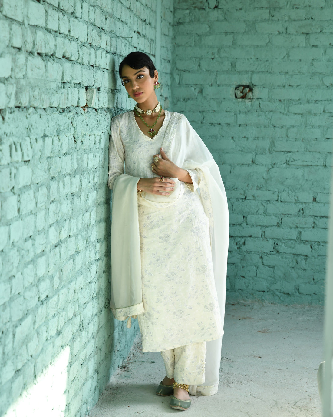 WHITE EMBROIDERED KURTA SET