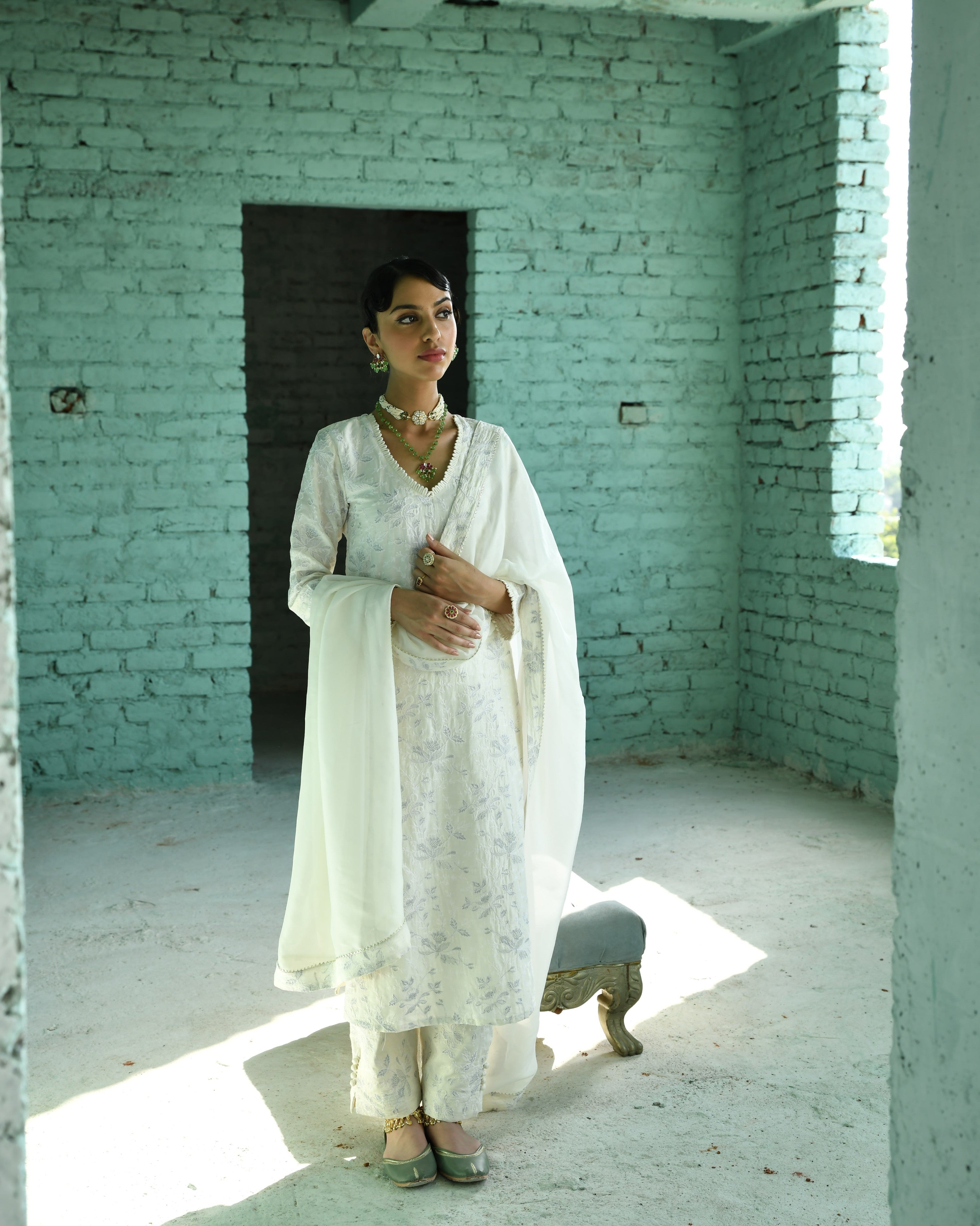 WHITE EMBROIDERED KURTA SET