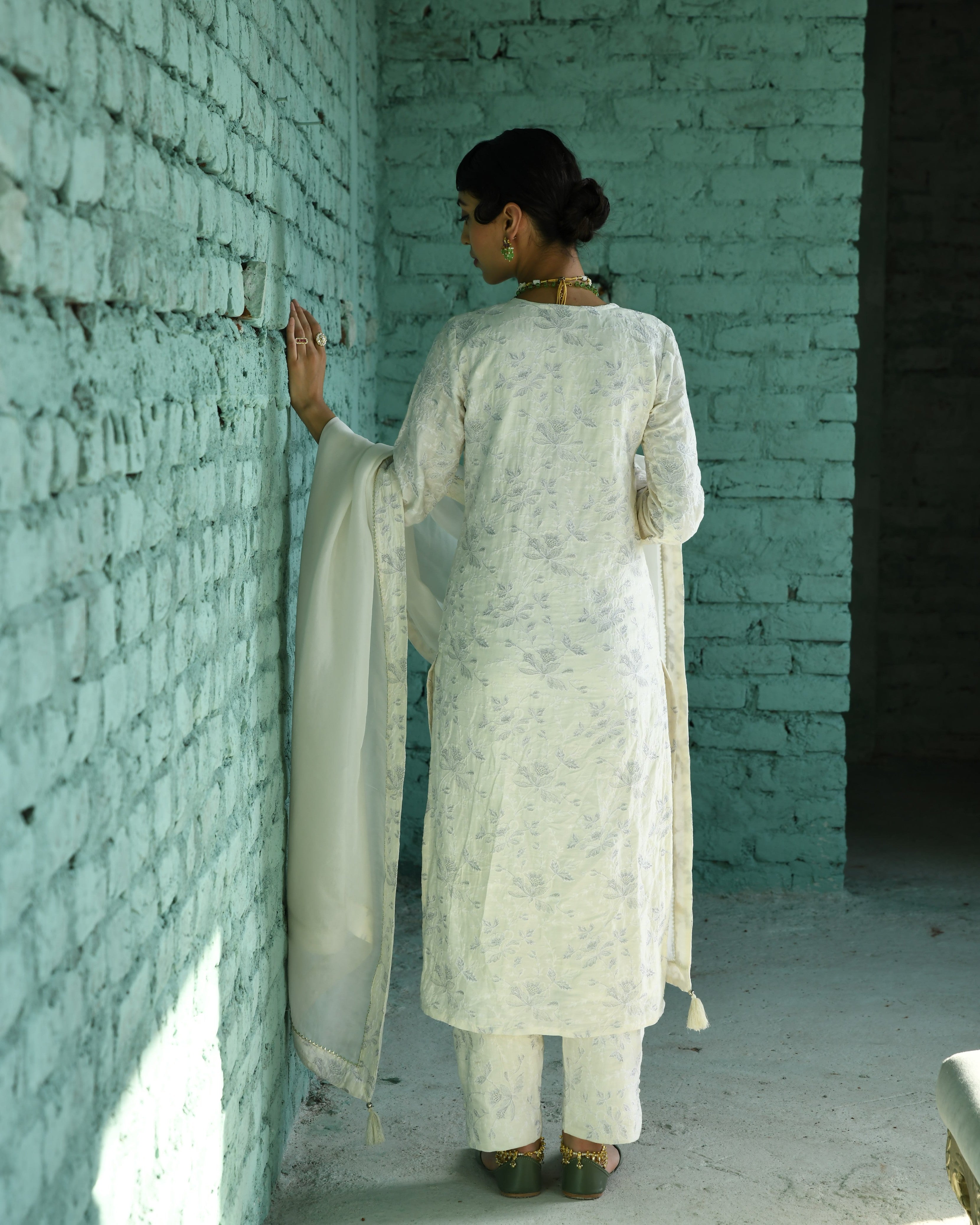 WHITE EMBROIDERED KURTA SET