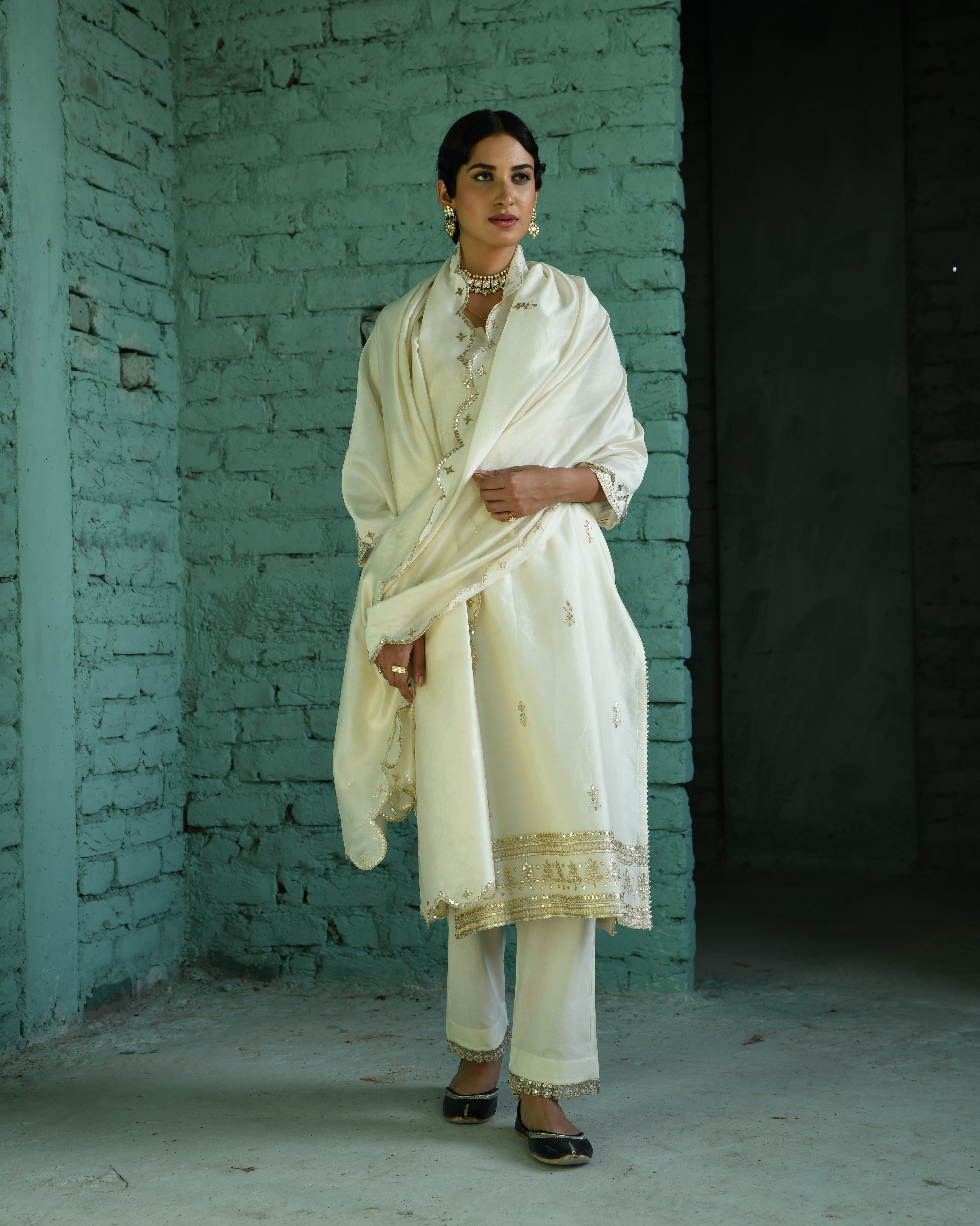 CREAM EMBROIDERED CHANDERI KURTA SET