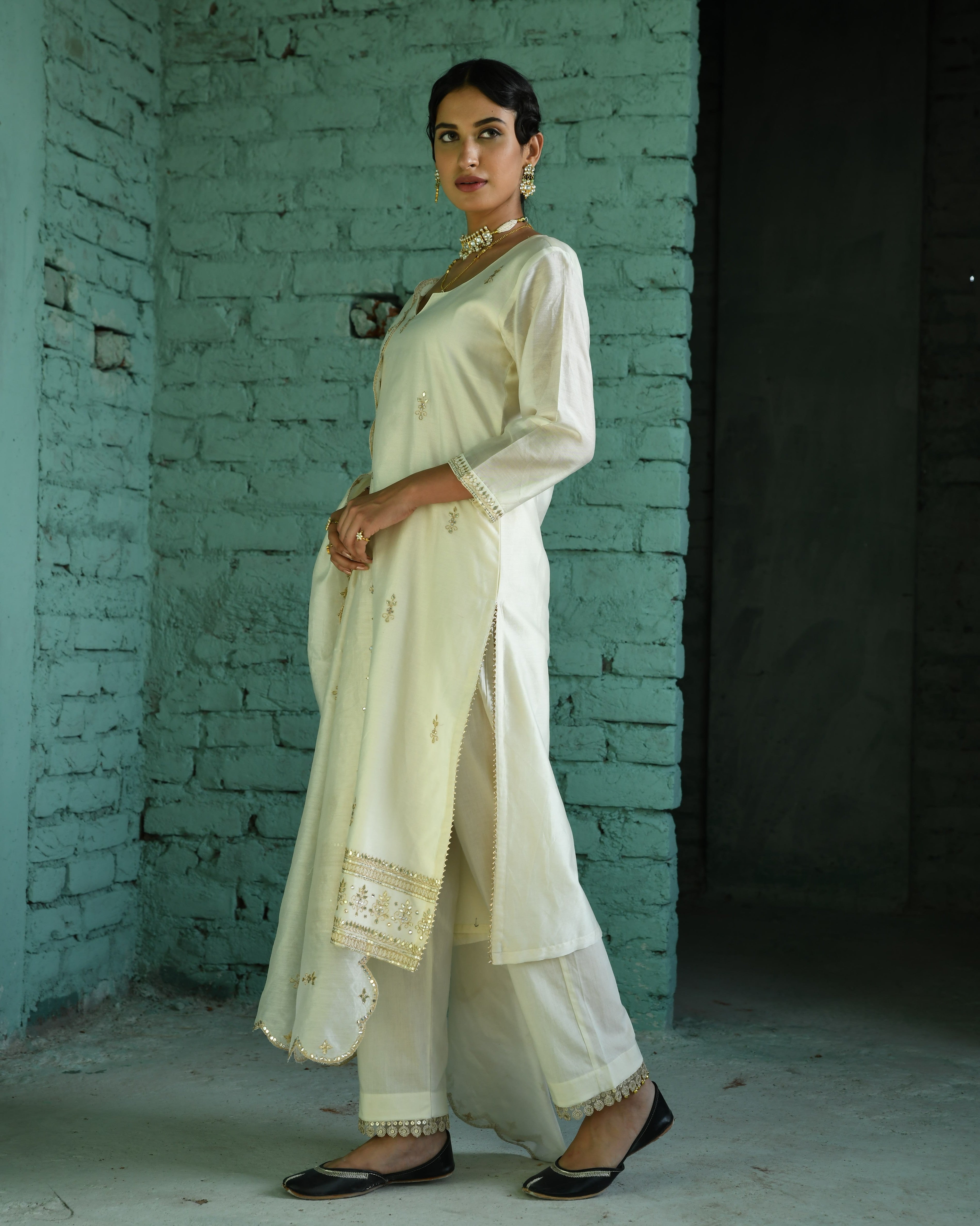 CREAM EMBROIDERED CHANDERI KURTA SET