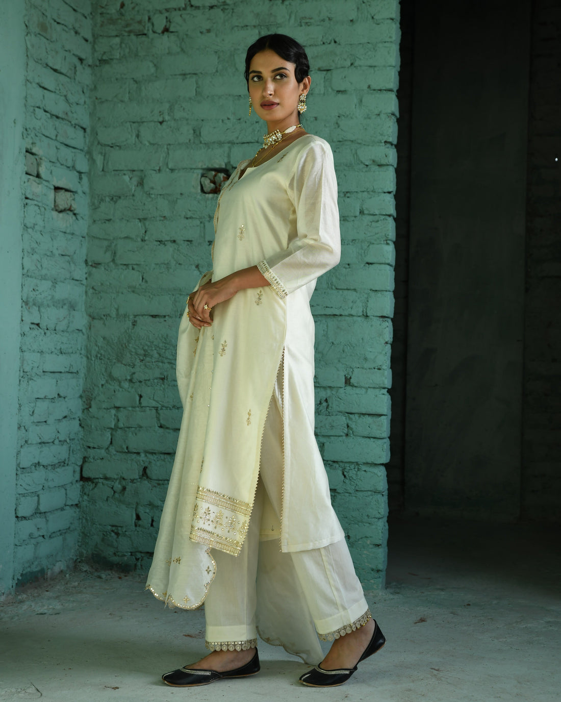 CREAM EMBROIDERED CHANDERI KURTA SET