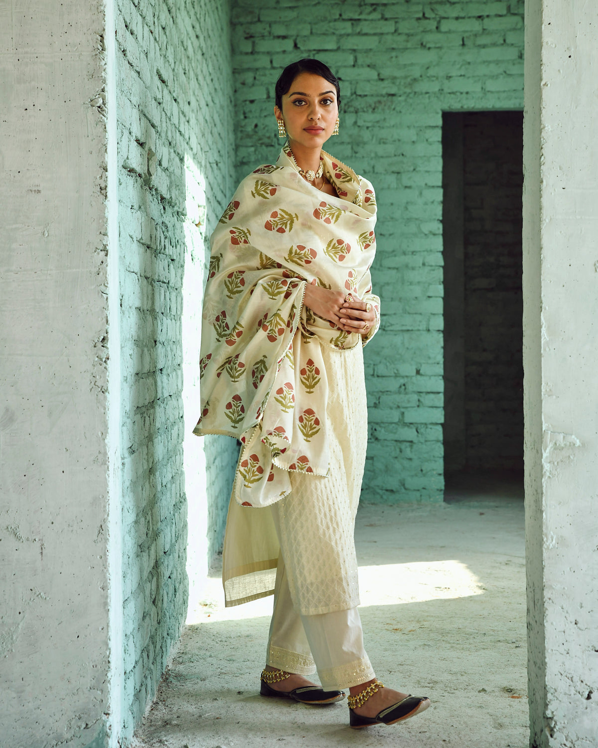 CREAM THREAD EMBROIDERED KURTA SET