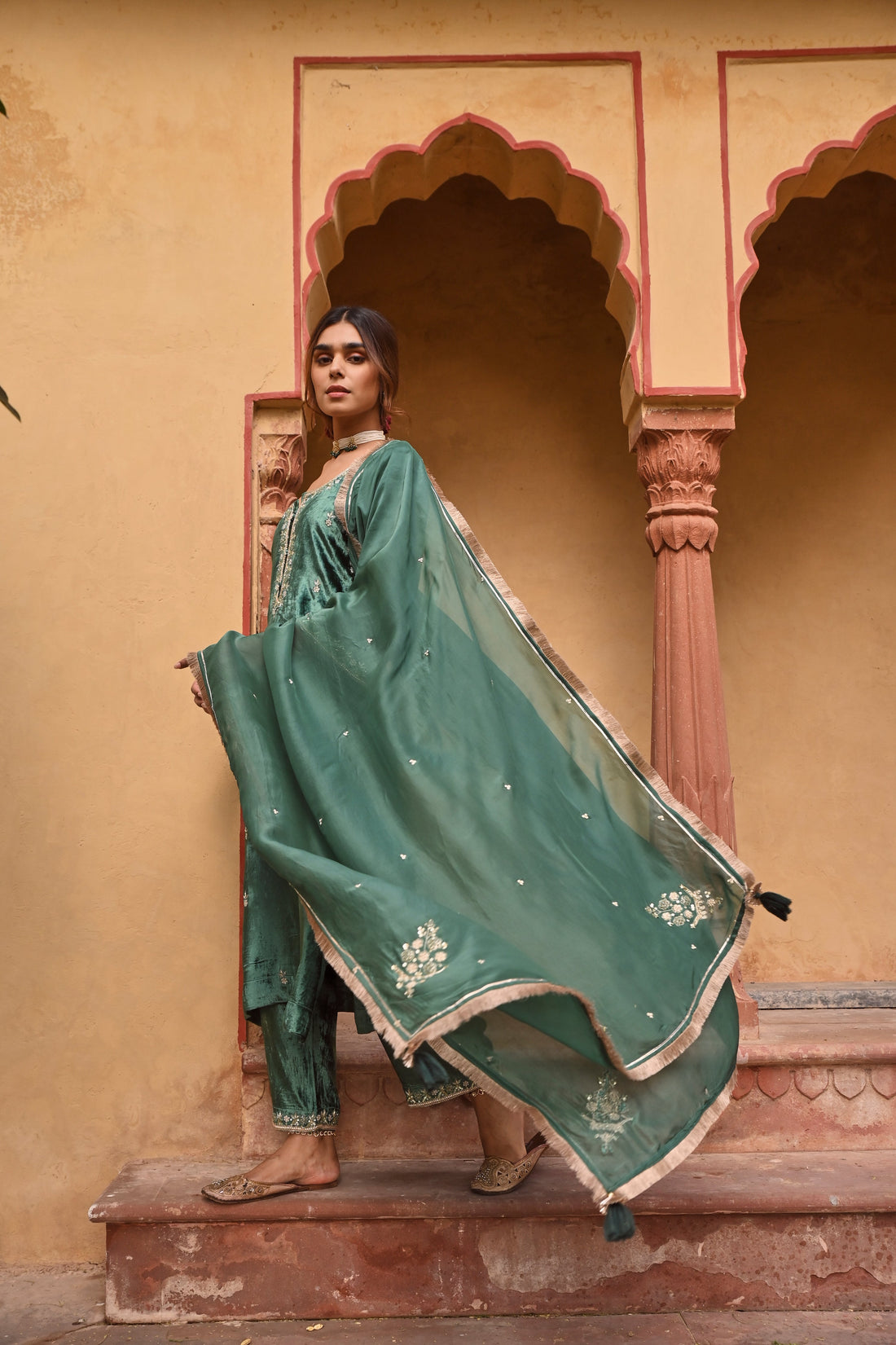 EMERALD GREEN VELVET KURTA SET