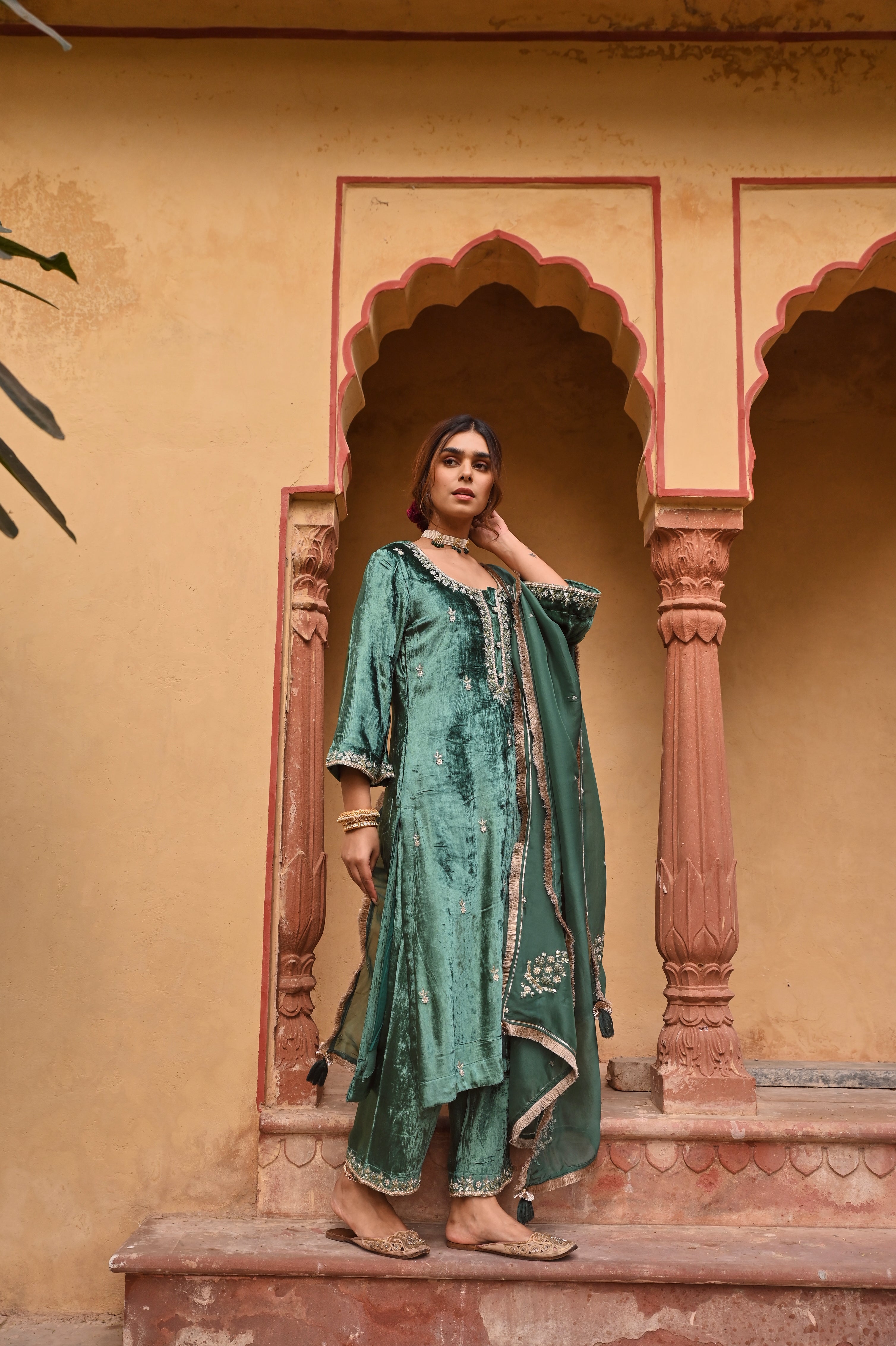 EMERALD GREEN VELVET KURTA SET