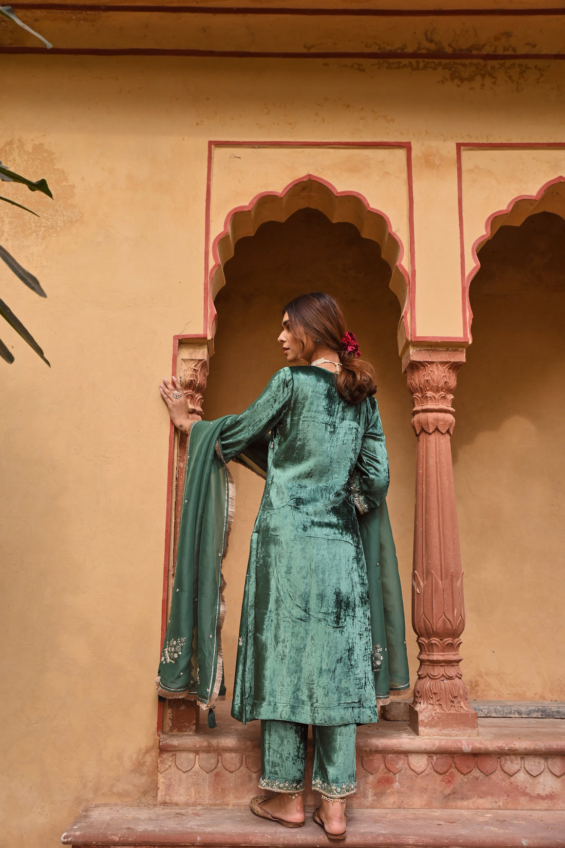 EMERALD GREEN VELVET KURTA SET