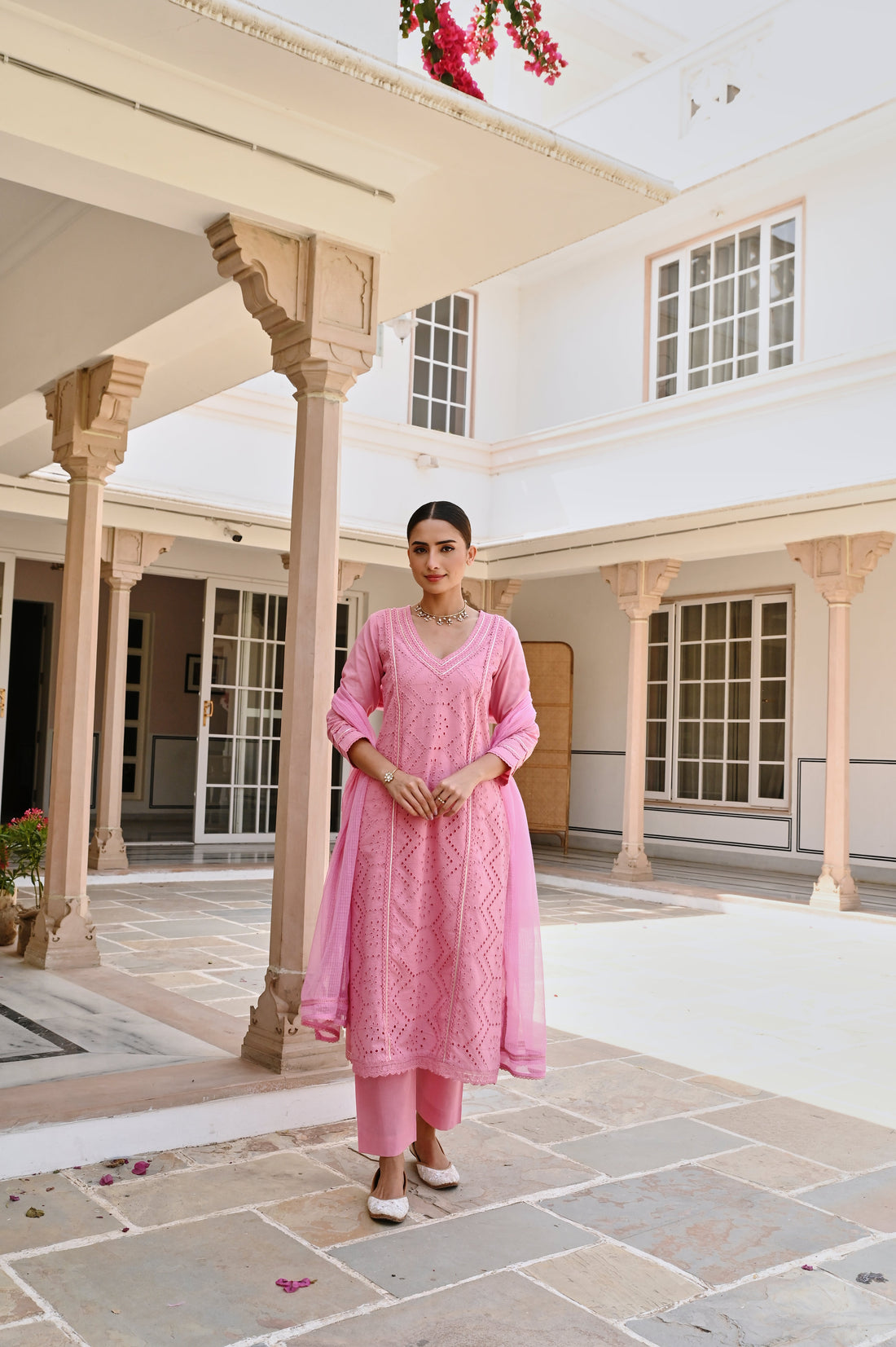 V-NECK SCHIFFALI KURTA SET