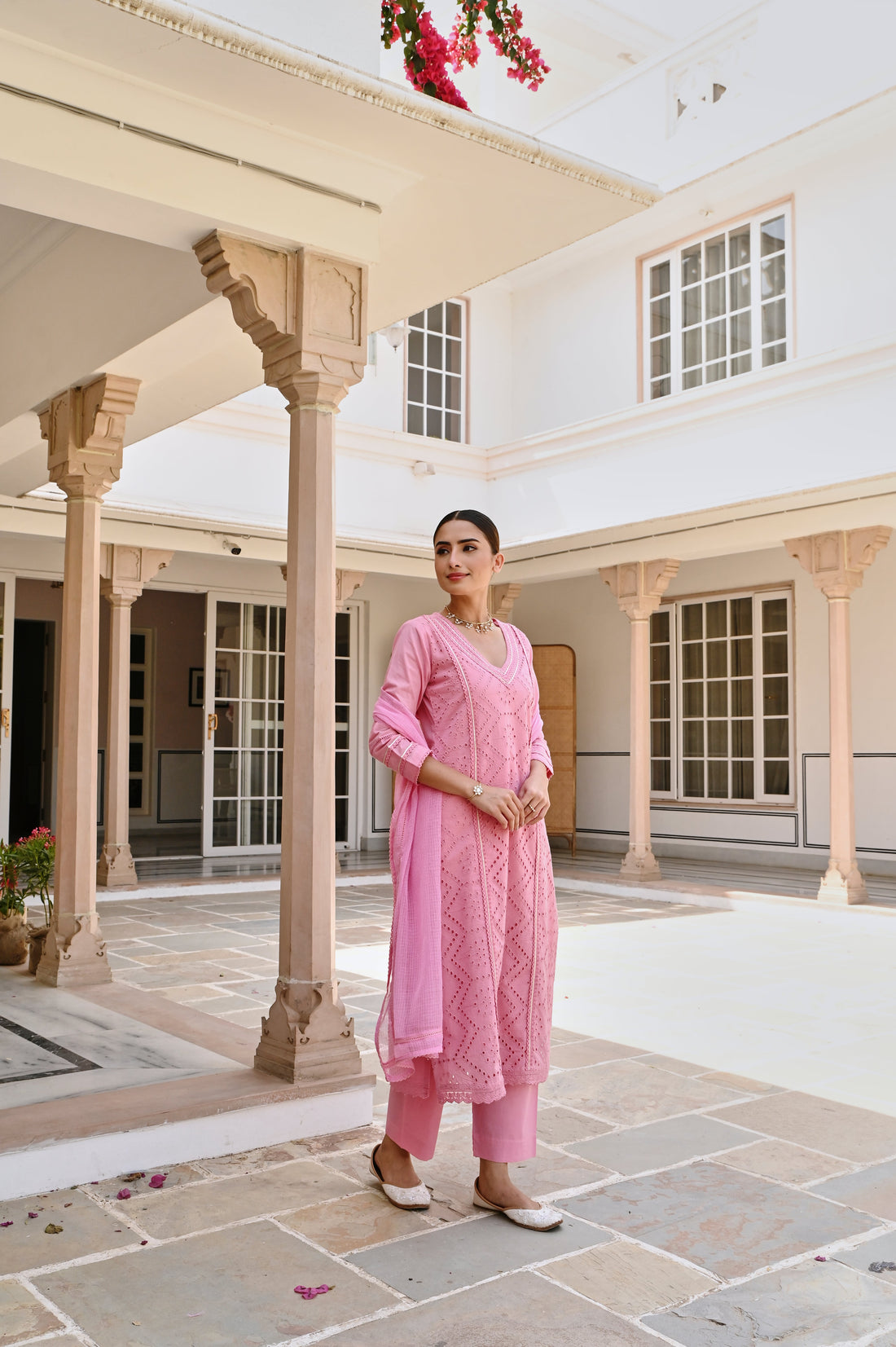 V-NECK SCHIFFALI KURTA SET