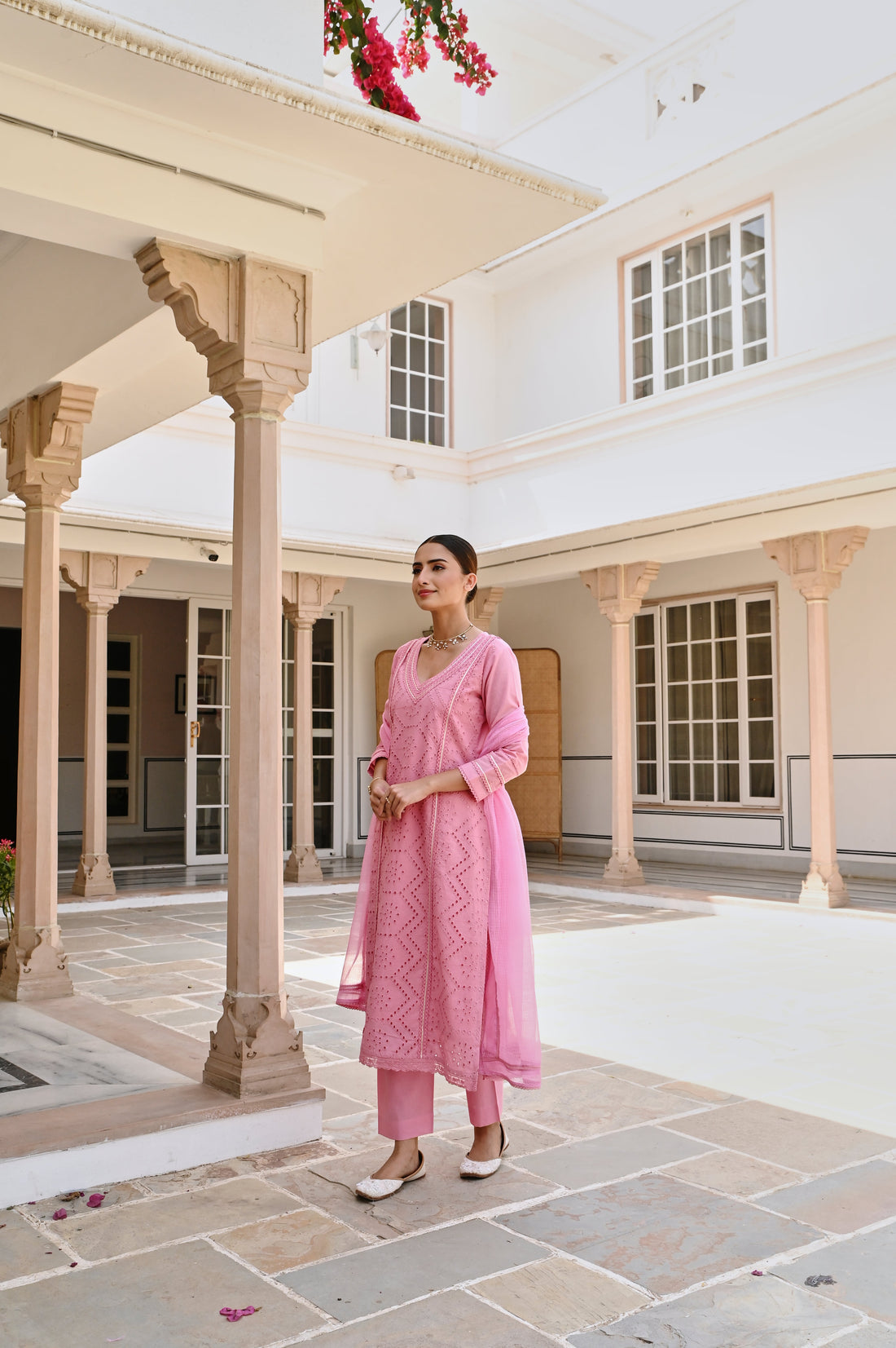 V-NECK SCHIFFALI KURTA SET