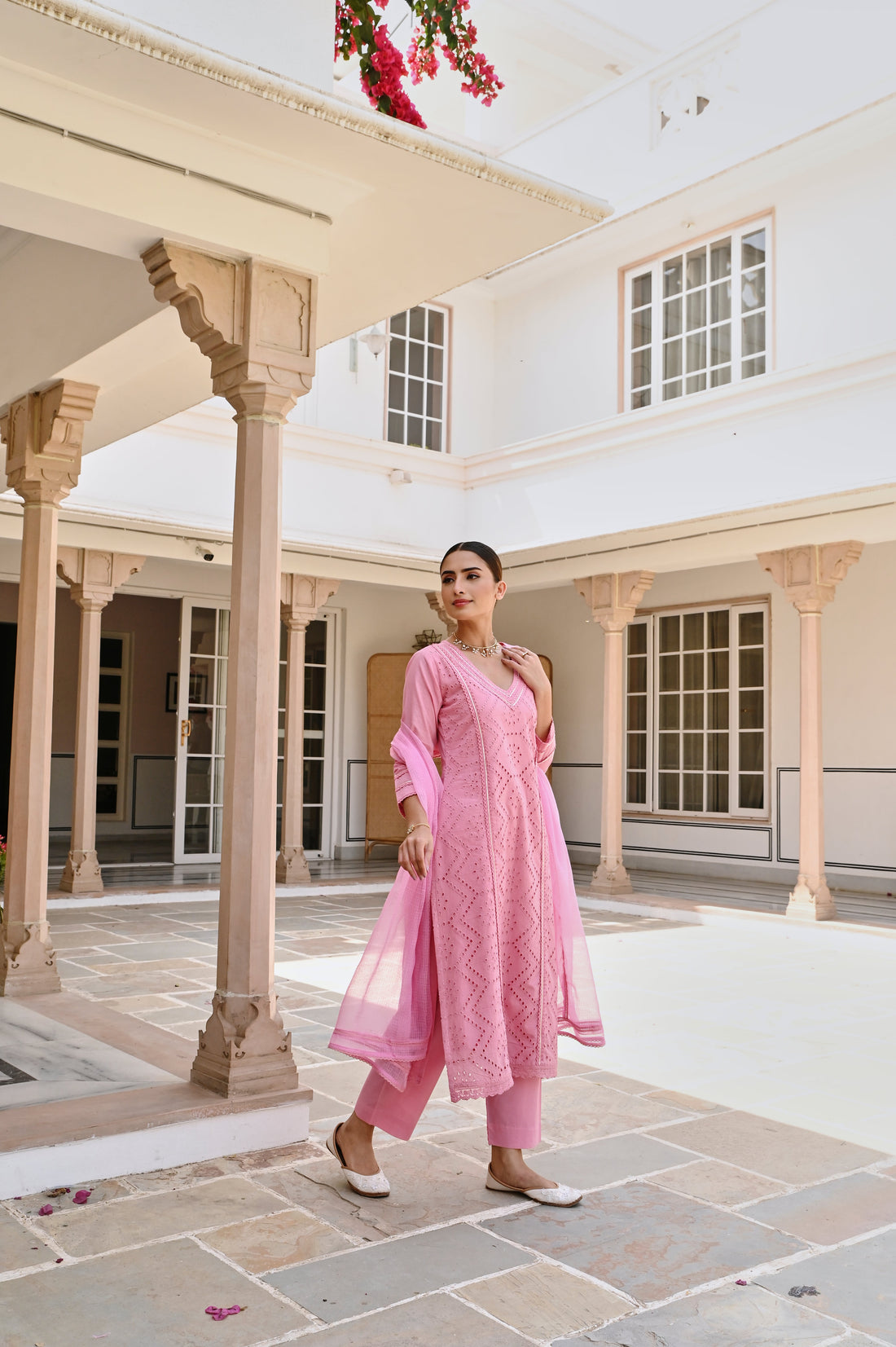 V-NECK SCHIFFALI KURTA SET