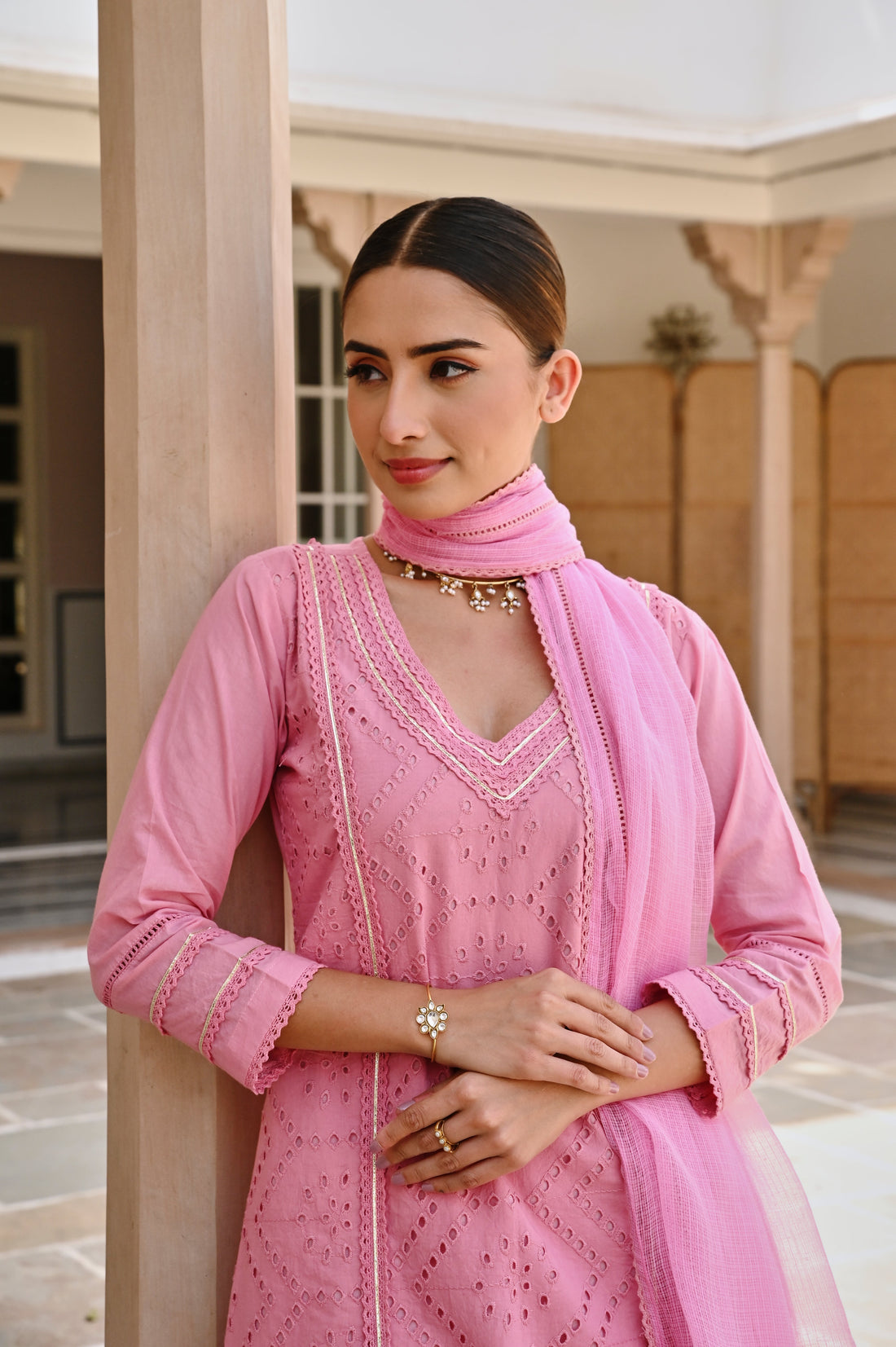 V-NECK SCHIFFALI KURTA SET