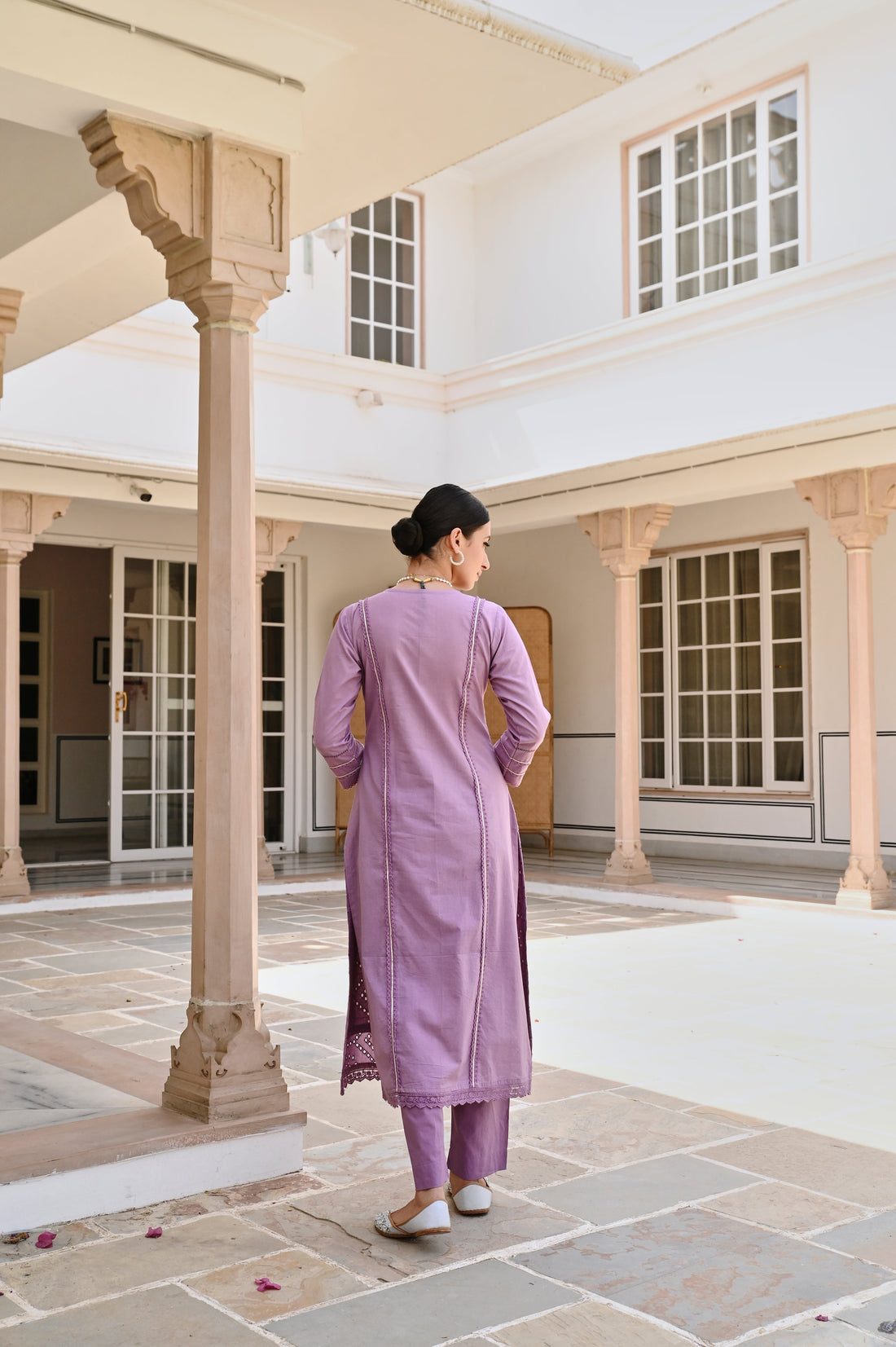 V-NECK PURPLE SCHIFFALI KURTA SET