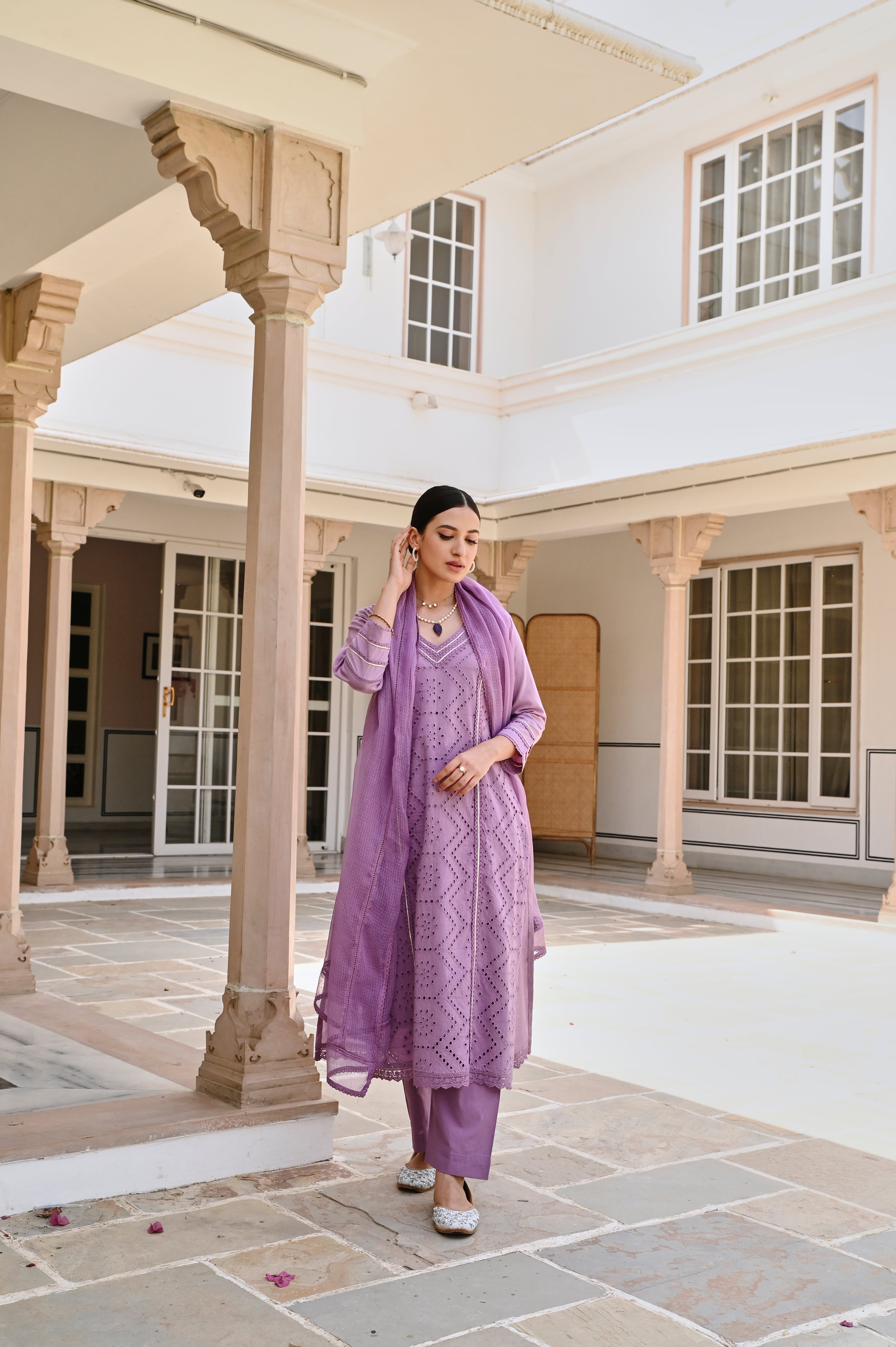 V-NECK PURPLE SCHIFFALI KURTA SET
