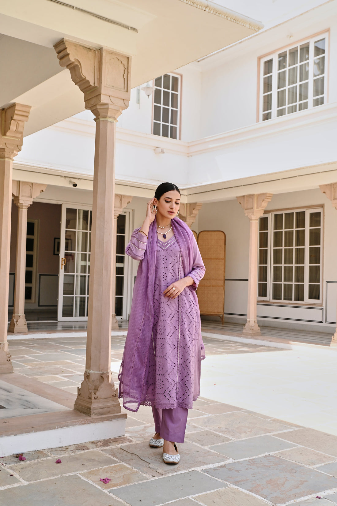 V-NECK PURPLE SCHIFFALI KURTA SET