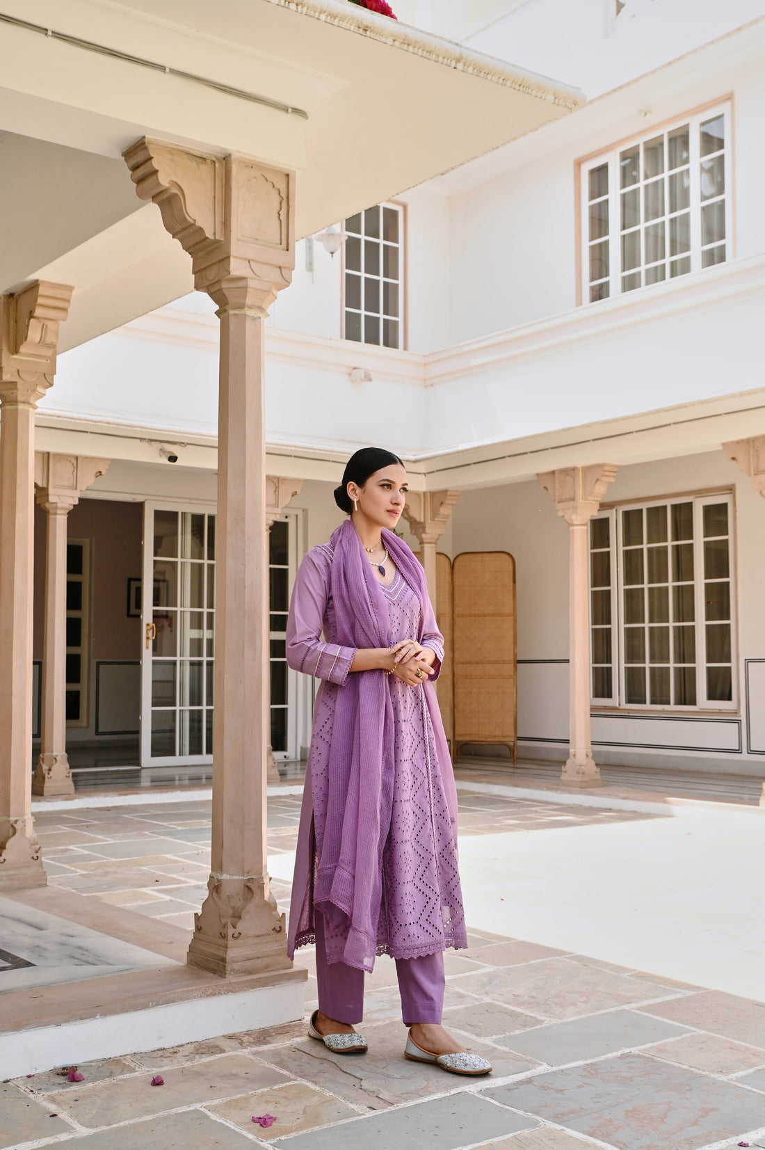 V-NECK PURPLE SCHIFFALI KURTA SET