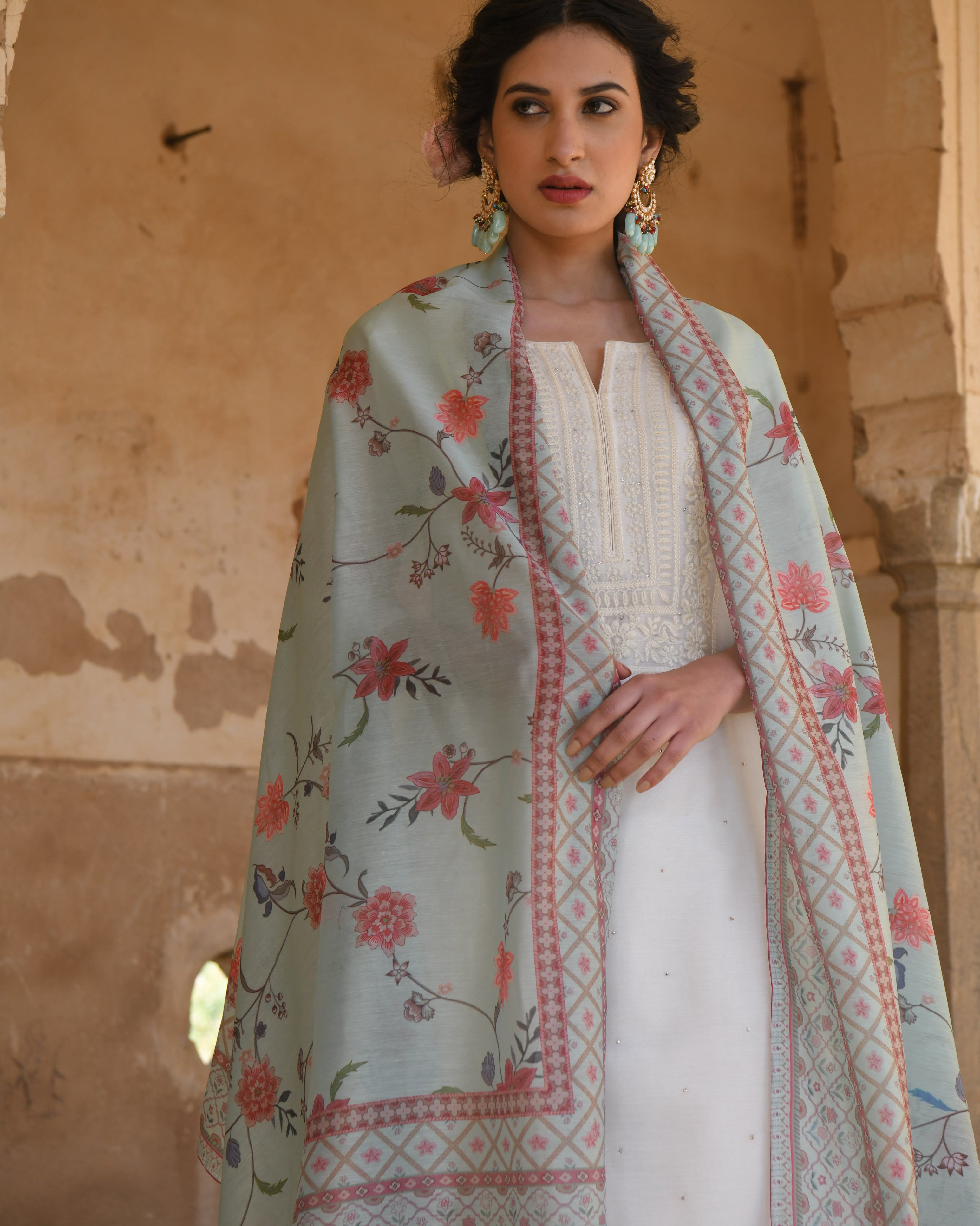 OFF WHITE CHIKANKARI KURTA SET