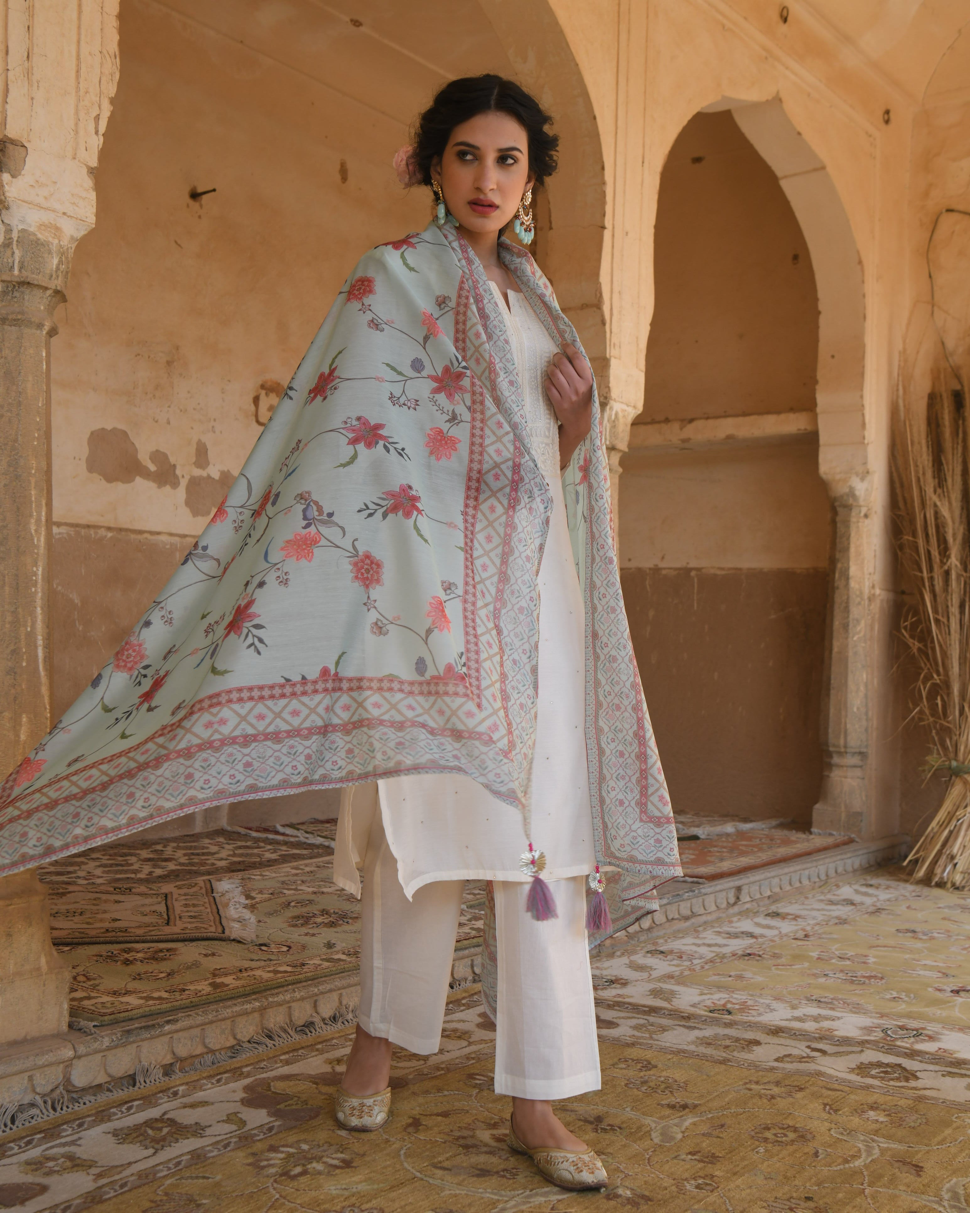 OFF WHITE CHIKANKARI KURTA SET