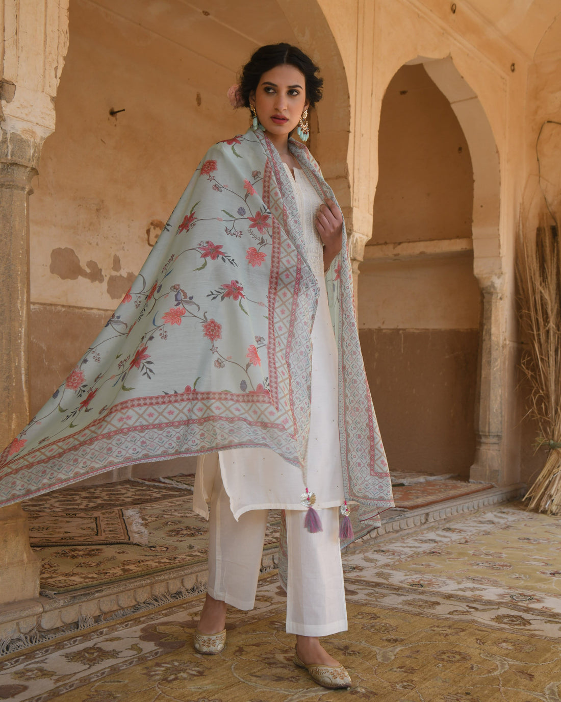 OFF WHITE CHIKANKARI KURTA SET