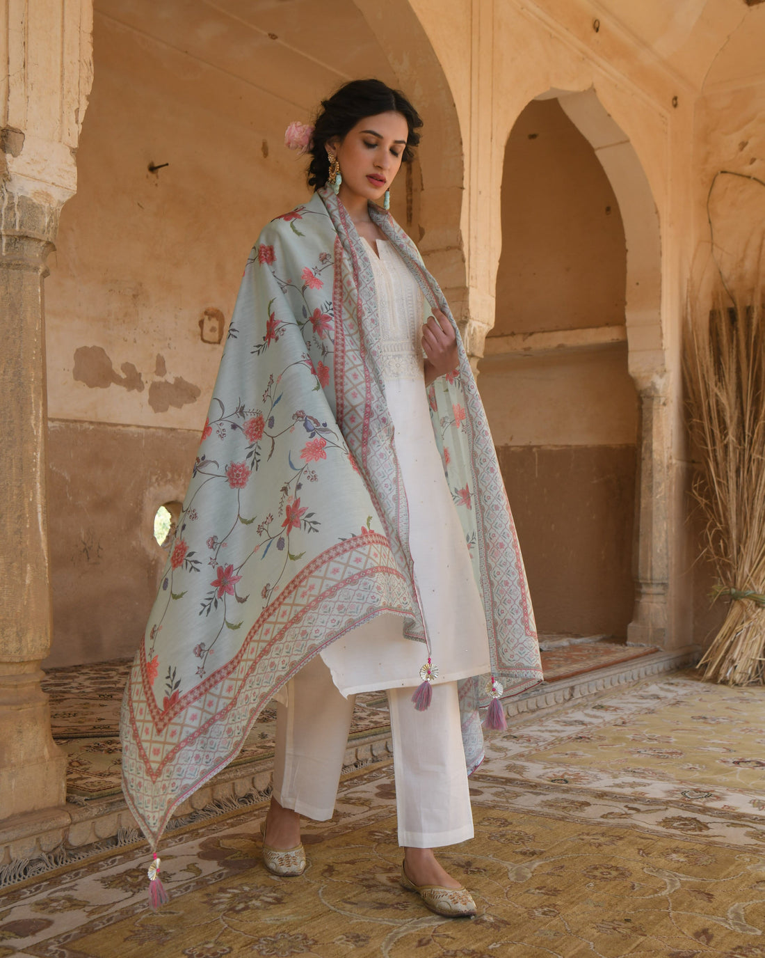 OFF WHITE CHIKANKARI KURTA SET
