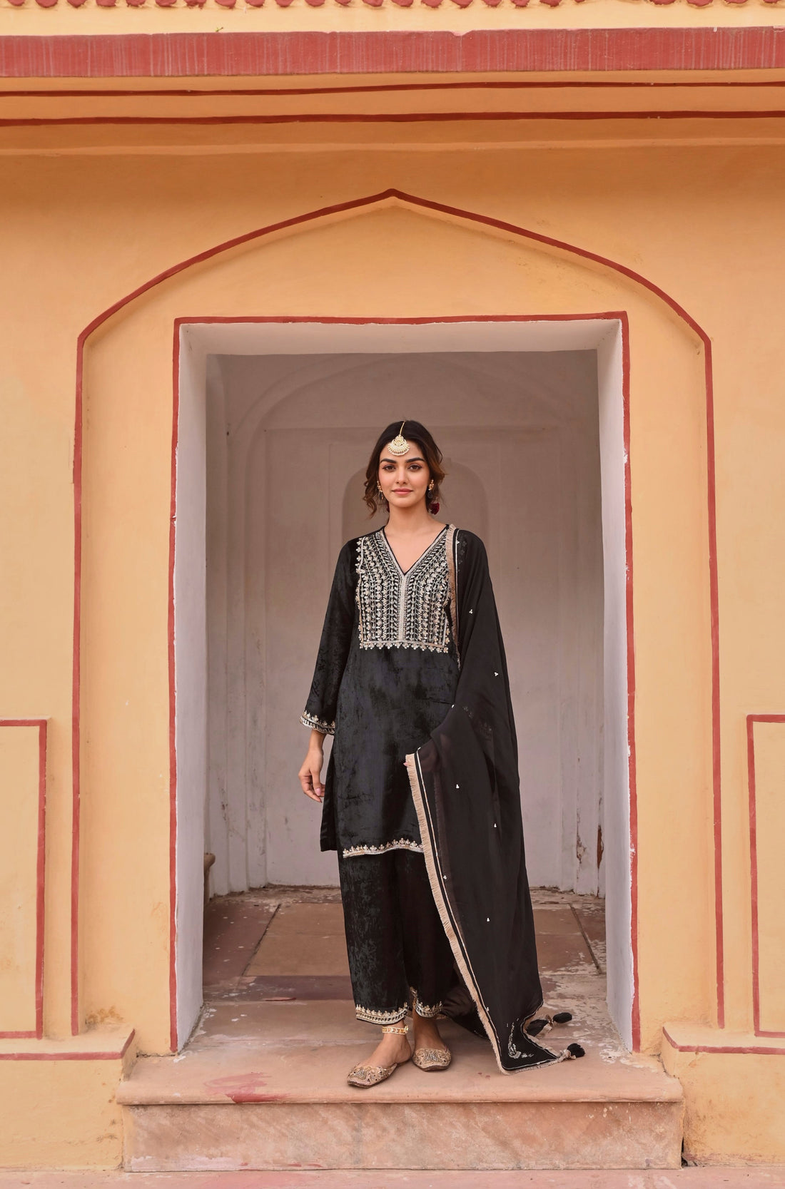 BLACK SHORT VELVET KURTA SET