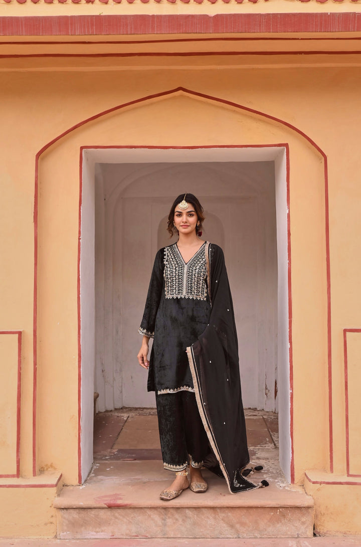BLACK SHORT VELVET KURTA SET