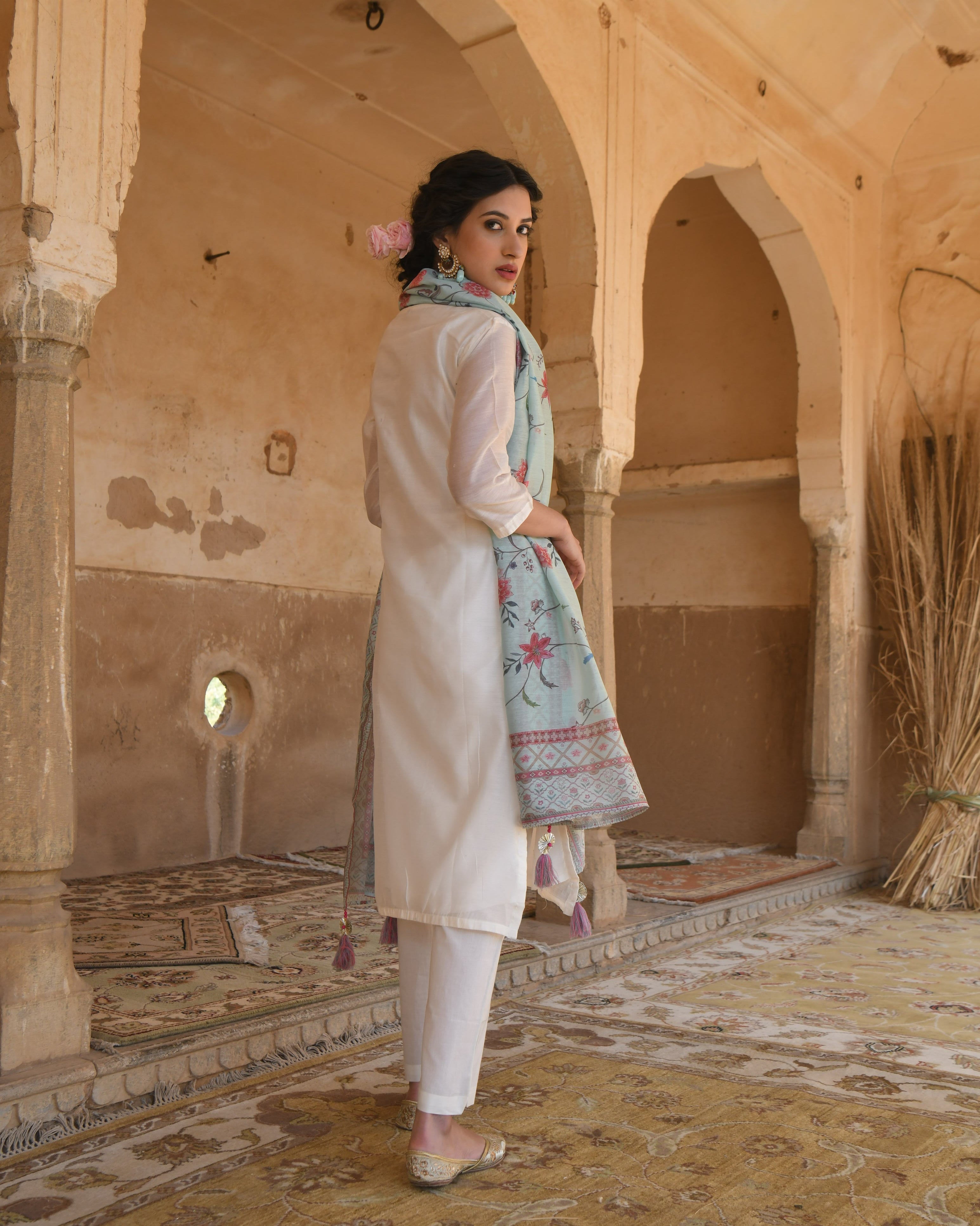 OFF WHITE CHIKANKARI KURTA SET