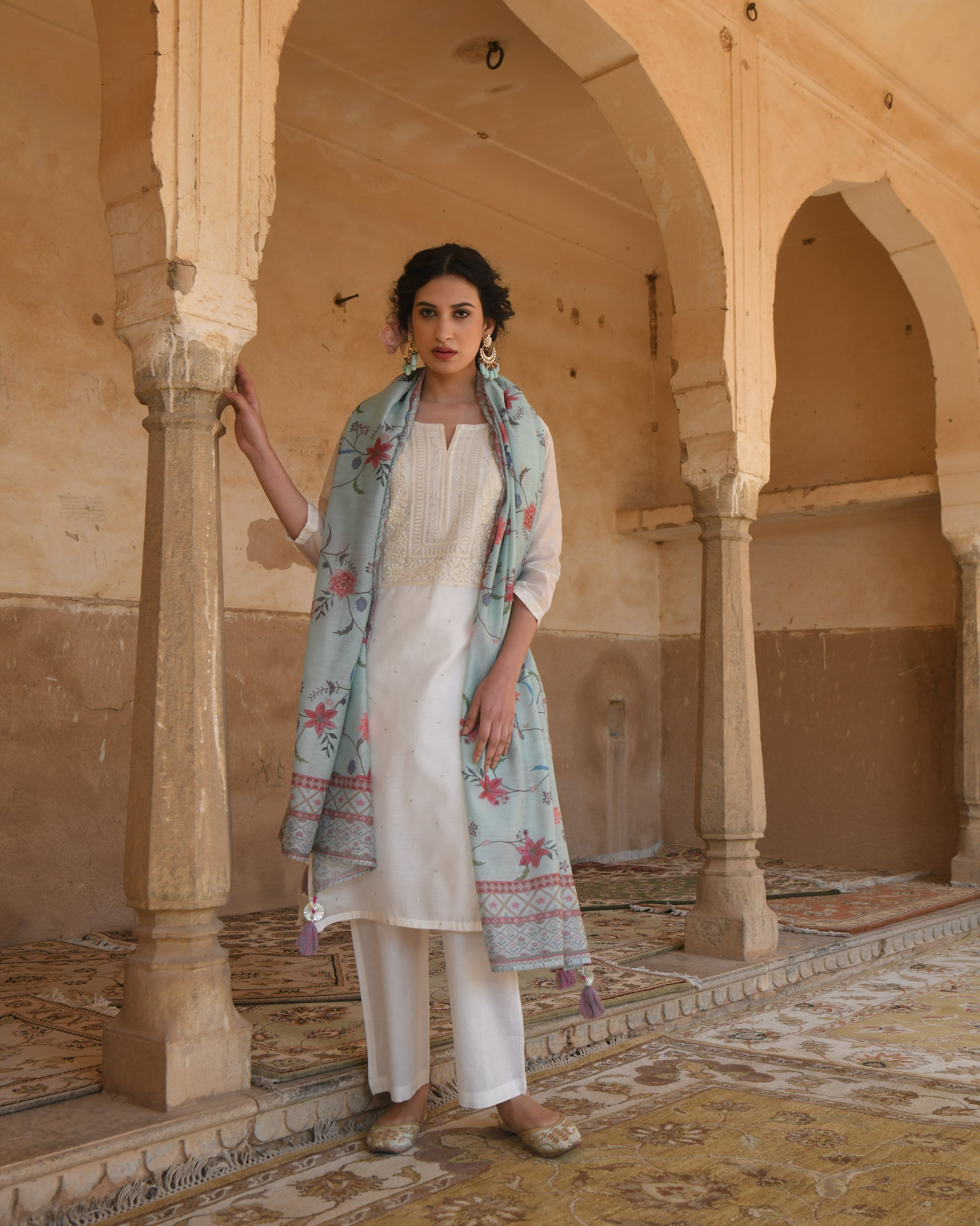 OFF WHITE CHIKANKARI KURTA SET