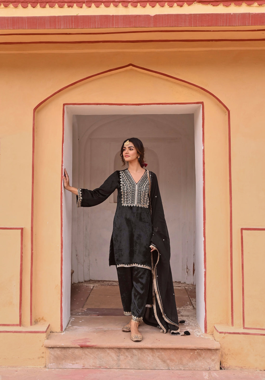 BLACK SHORT VELVET KURTA SET