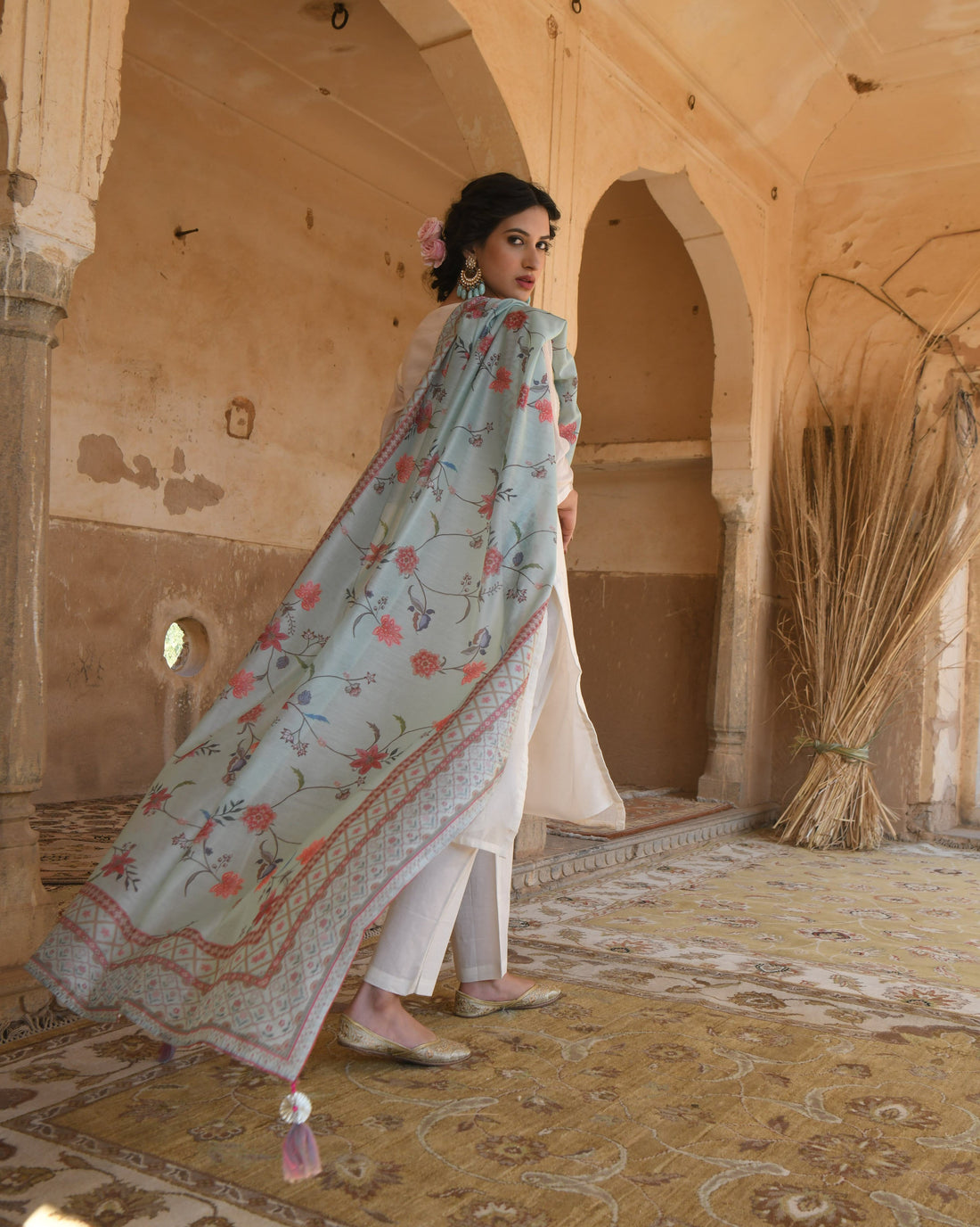 OFF WHITE CHIKANKARI KURTA SET