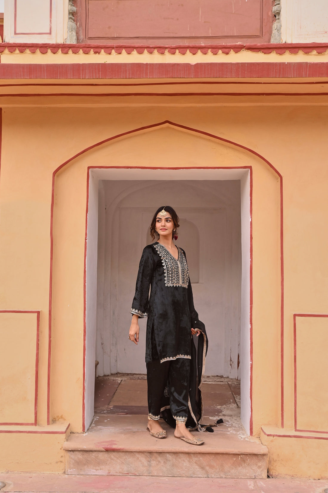 BLACK SHORT VELVET KURTA SET