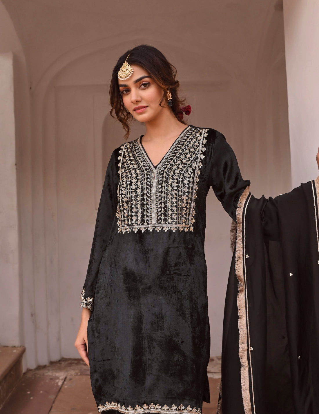 BLACK SHORT VELVET KURTA SET