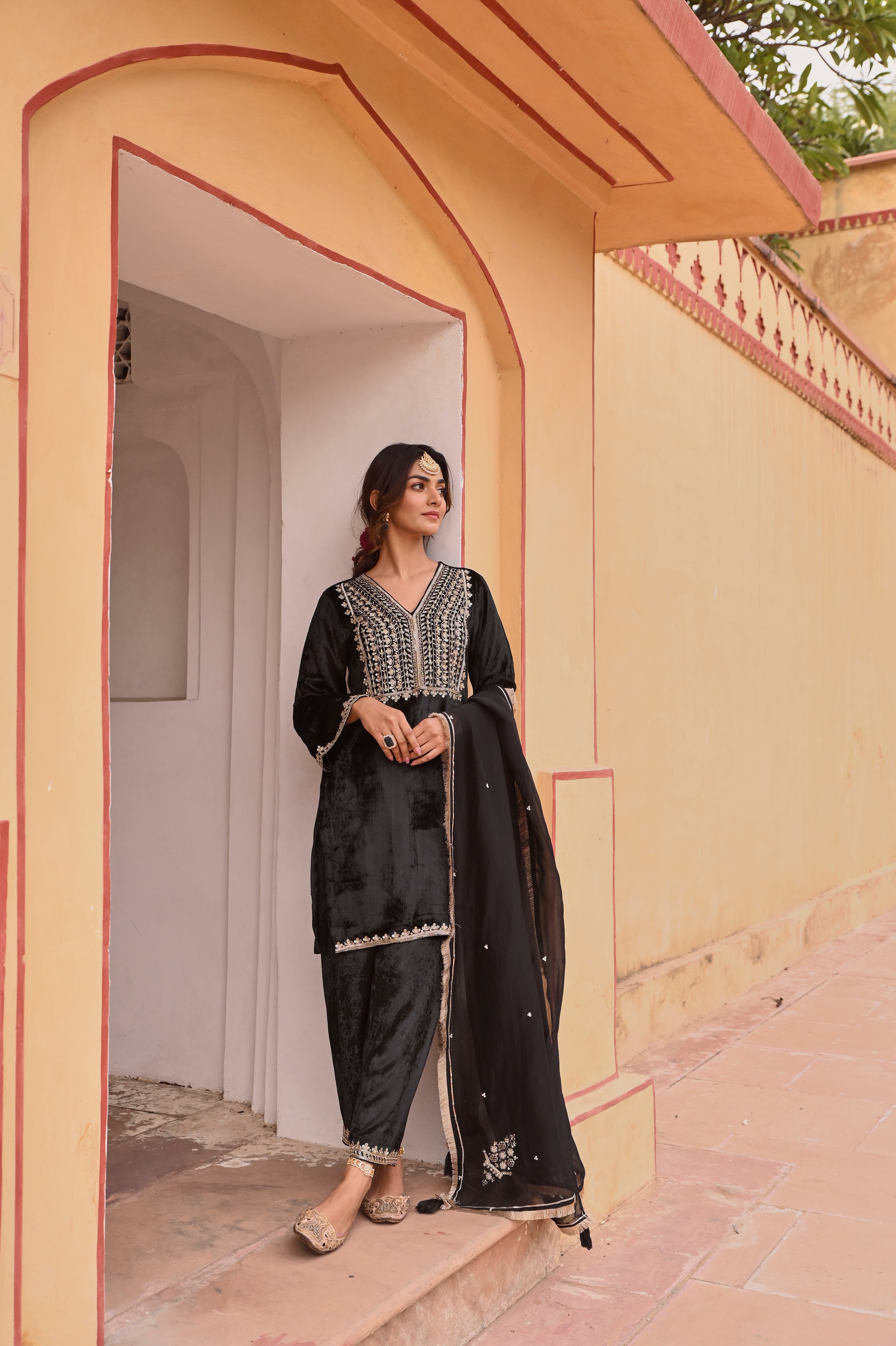 BLACK SHORT VELVET KURTA SET