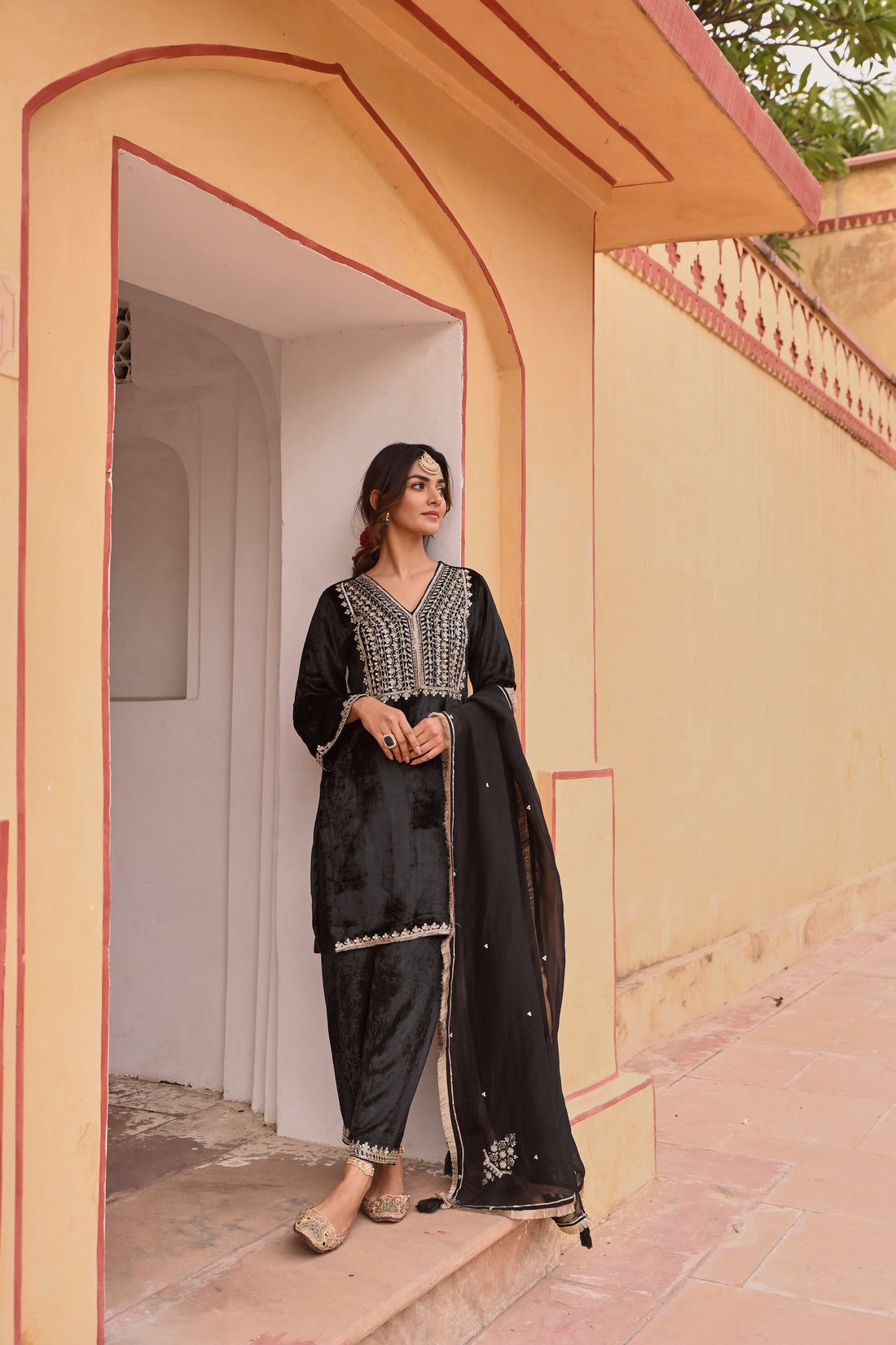 BLACK SHORT VELVET KURTA SET