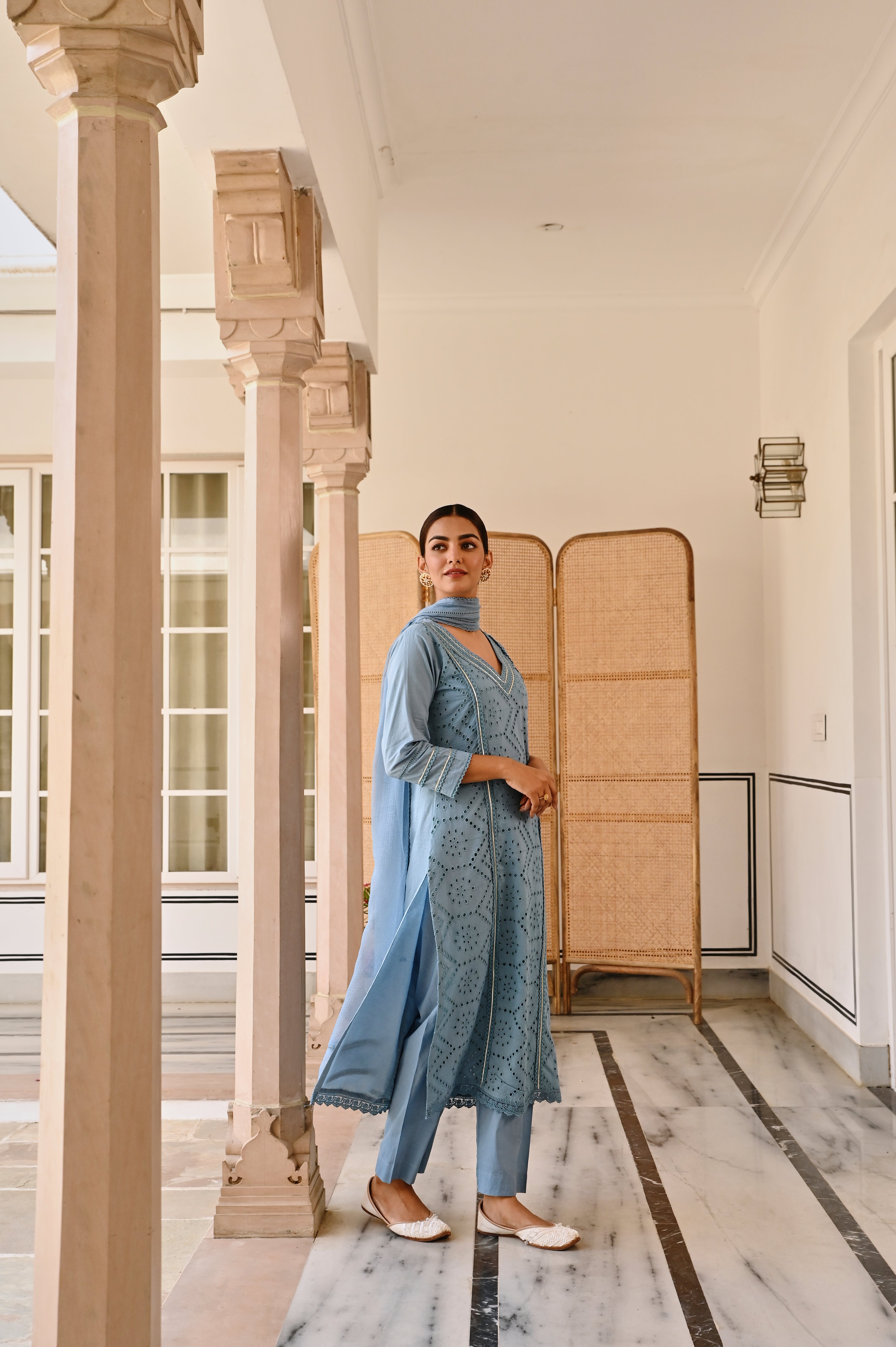 V-NECK BLUE SCHIFFALI KURTA SET