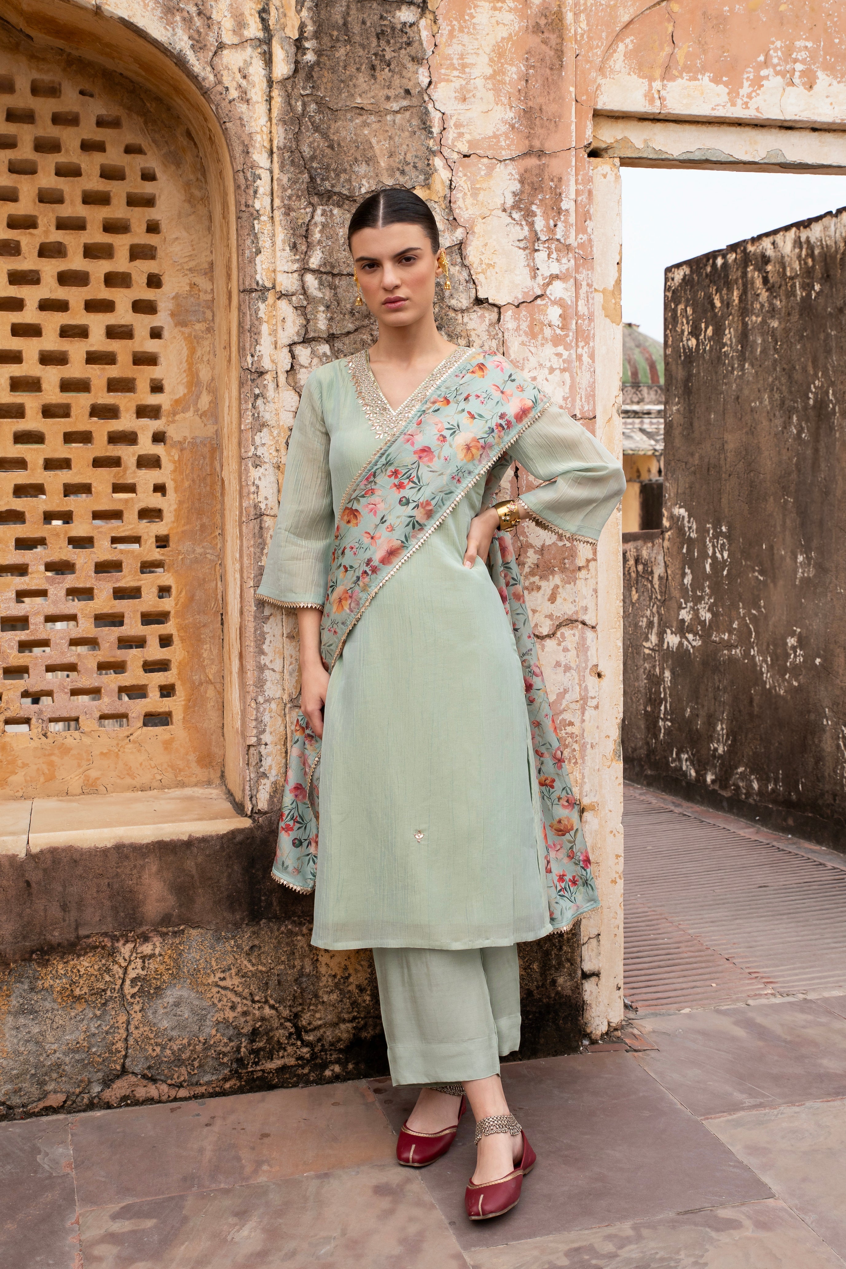 V-NECK EMBROIDERED CRUSHED TISSUE KURTA SET