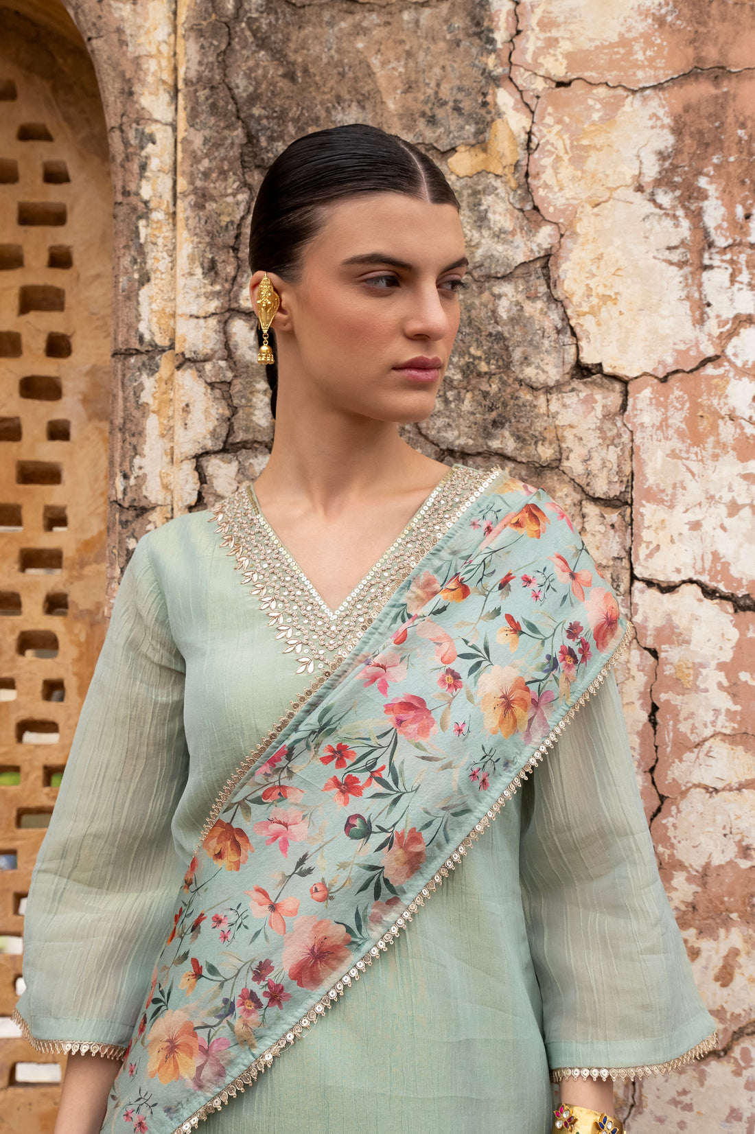 V-NECK EMBROIDERED CRUSHED TISSUE KURTA SET
