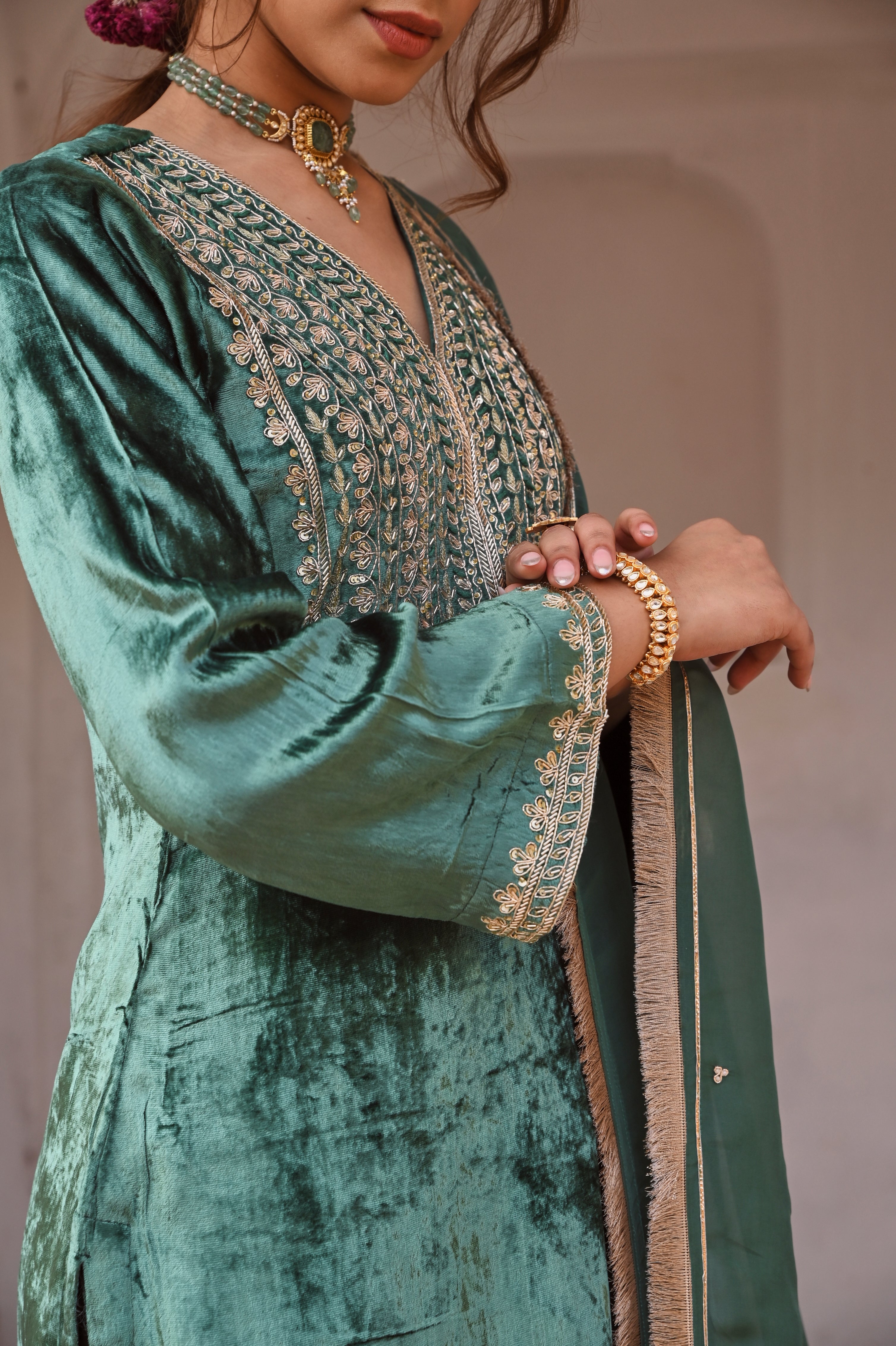 EMERALD GREEN SHORT VELVET KURTA SET