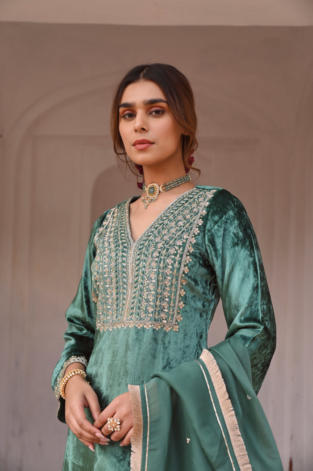 EMERALD GREEN SHORT VELVET KURTA SET