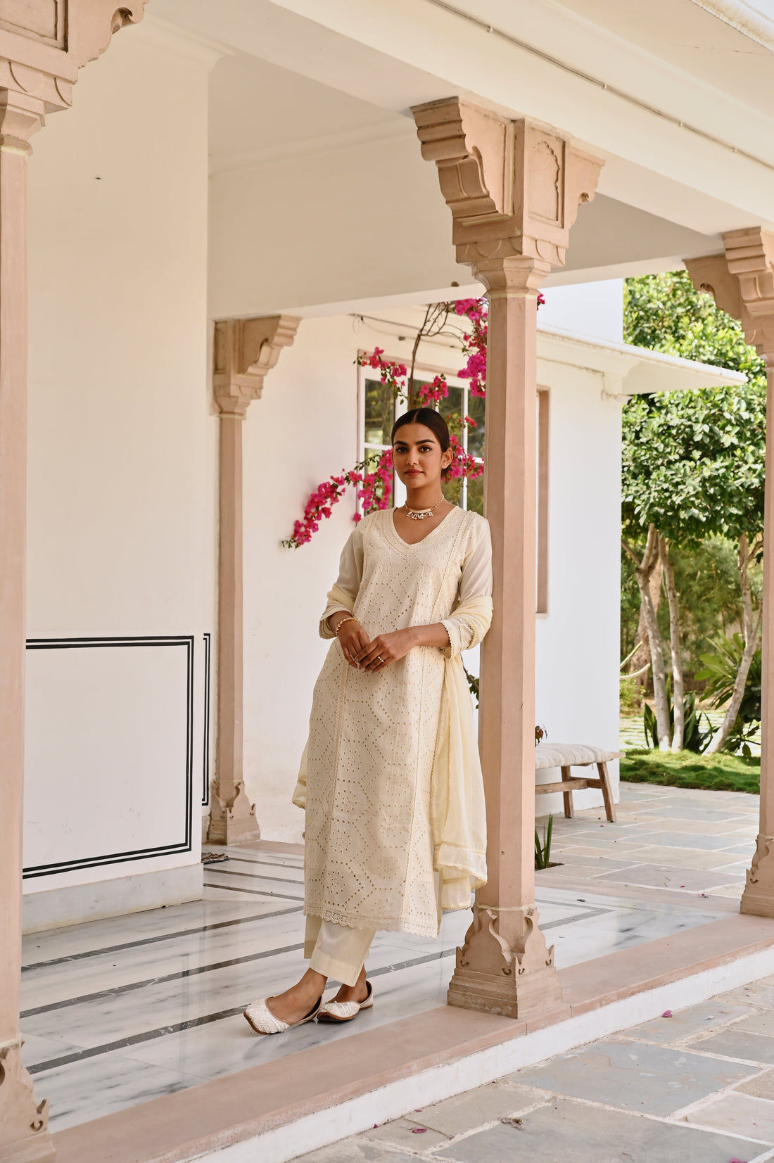V-NECK CREAM SCHIFFALI KURTA SET