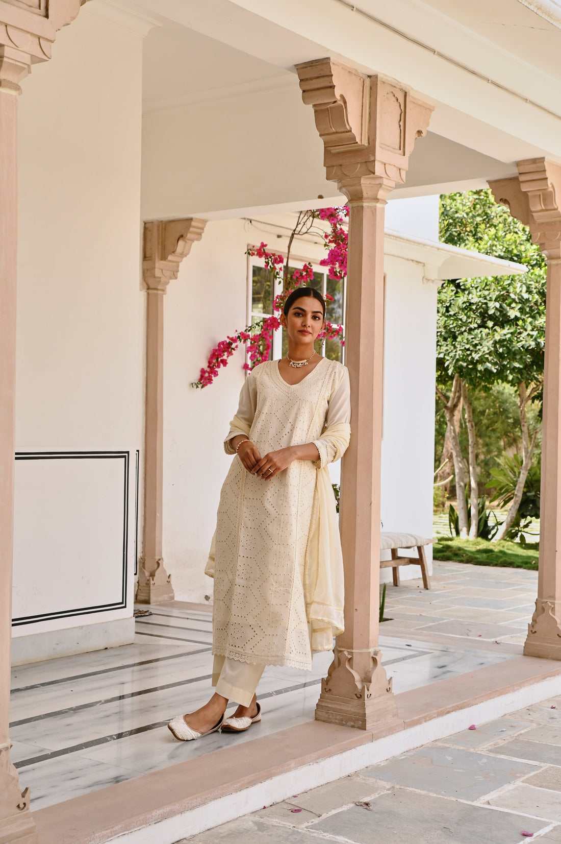 V-NECK CREAM SCHIFFALI KURTA SET