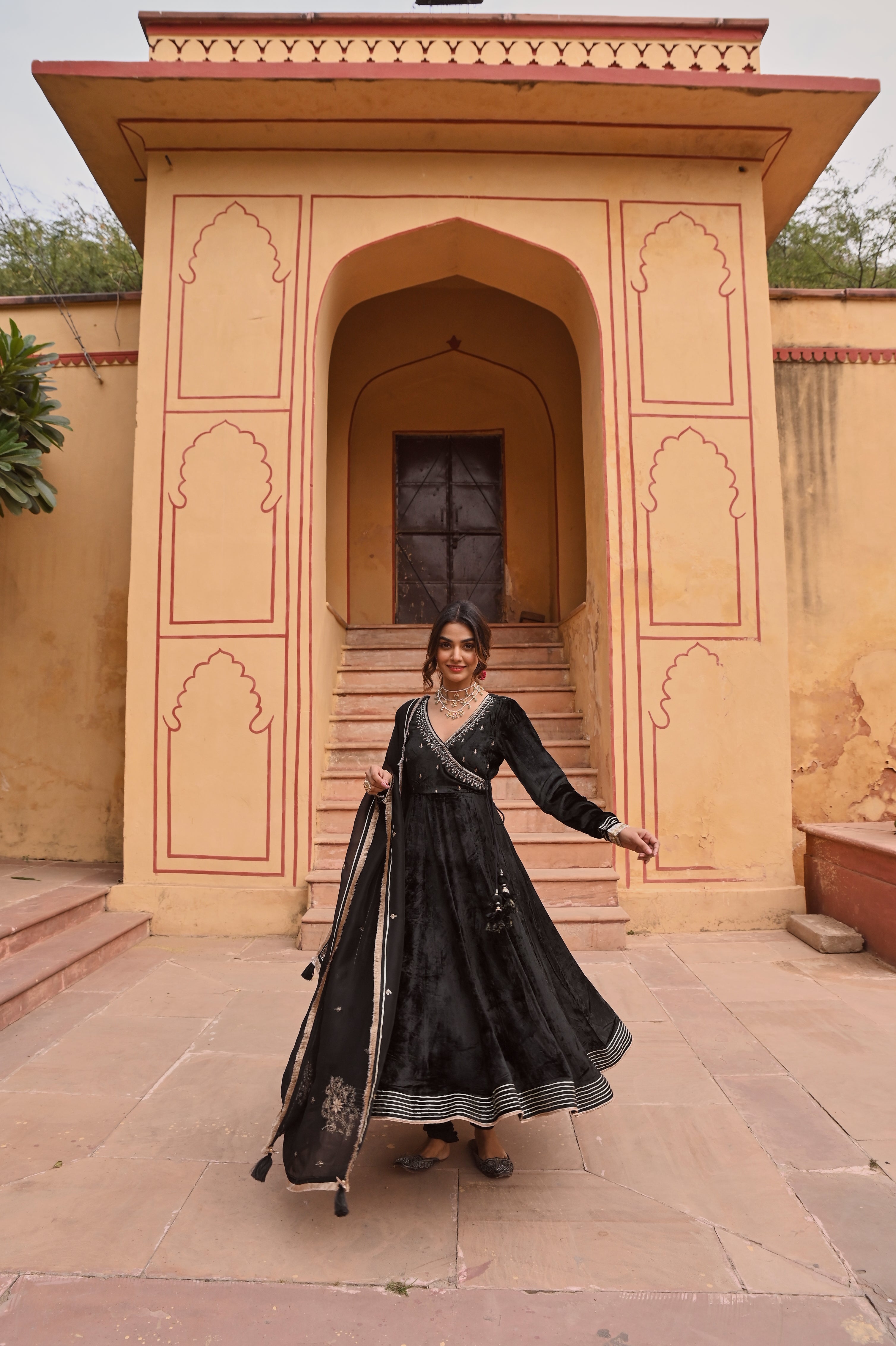 BLACK EMBROIDERED ANGARAKHA