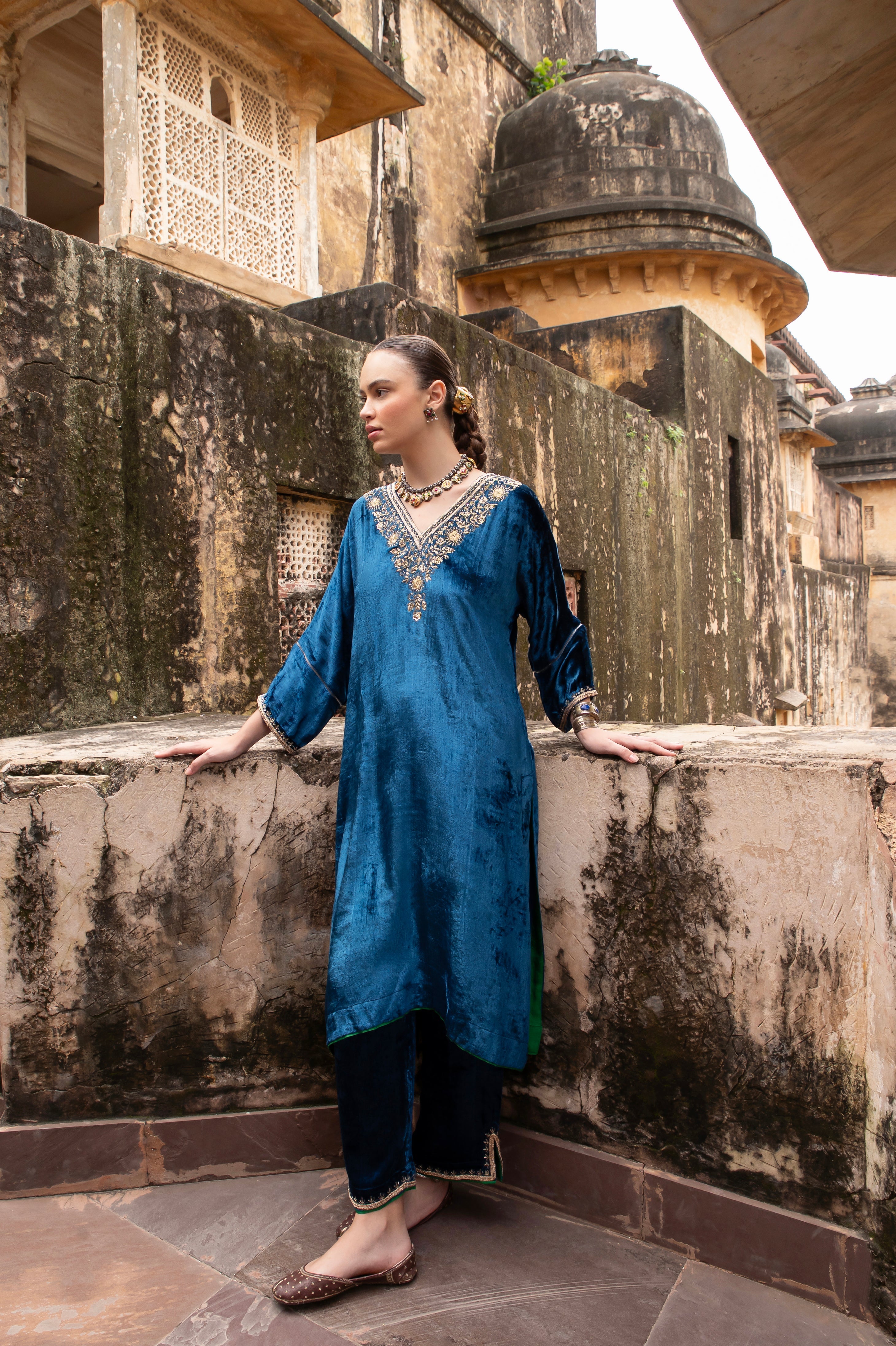 BLUE PURE VELVET V-NECK EMBROIDERED KURTA SET