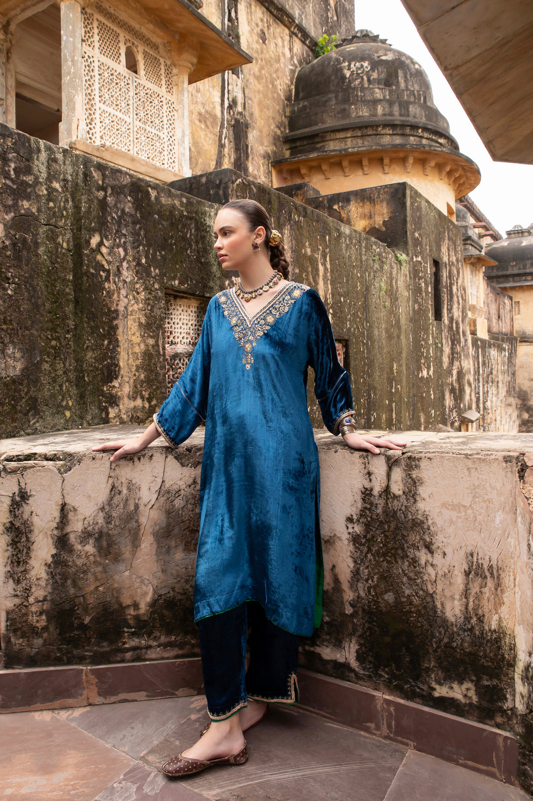 BLUE PURE VELVET V-NECK EMBROIDERED KURTA SET